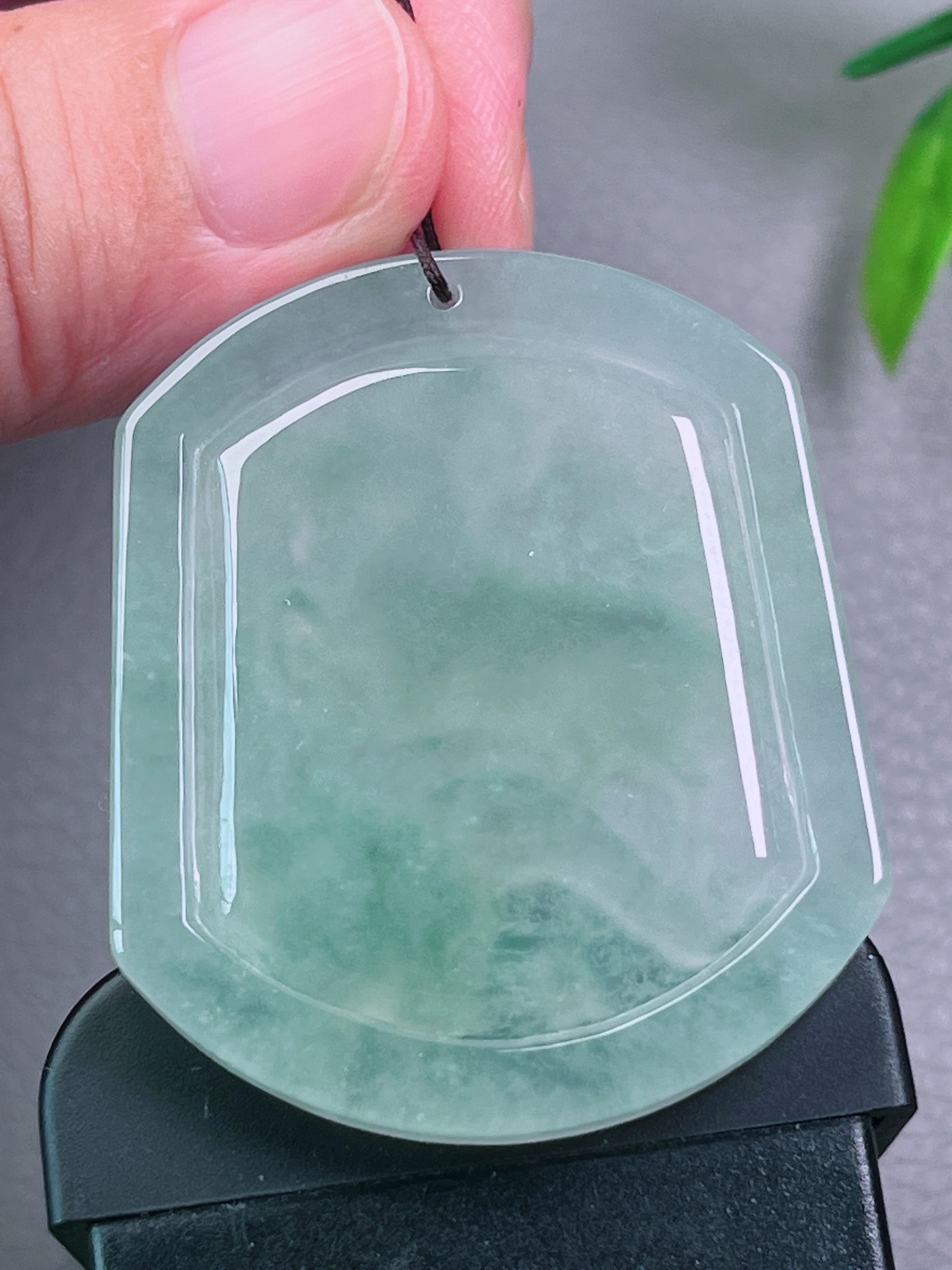 羊牌，款式精巧，冰透水润，起荧光，尺寸：44.3-37.6-6