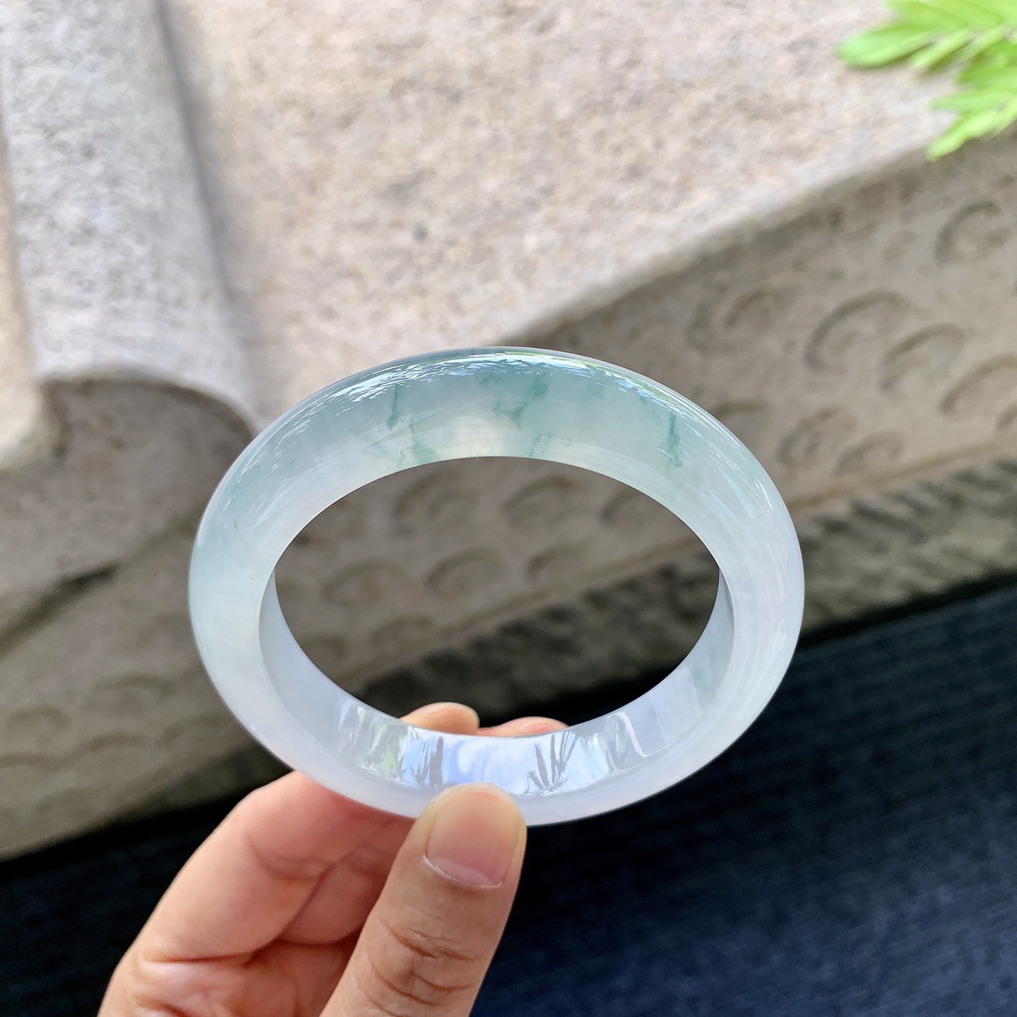 正圈55 56【圈口】56.4/12.3/9.2【编码】G6062338【描述】冰糯飘花，清透，水润，种老，细腻，无裂