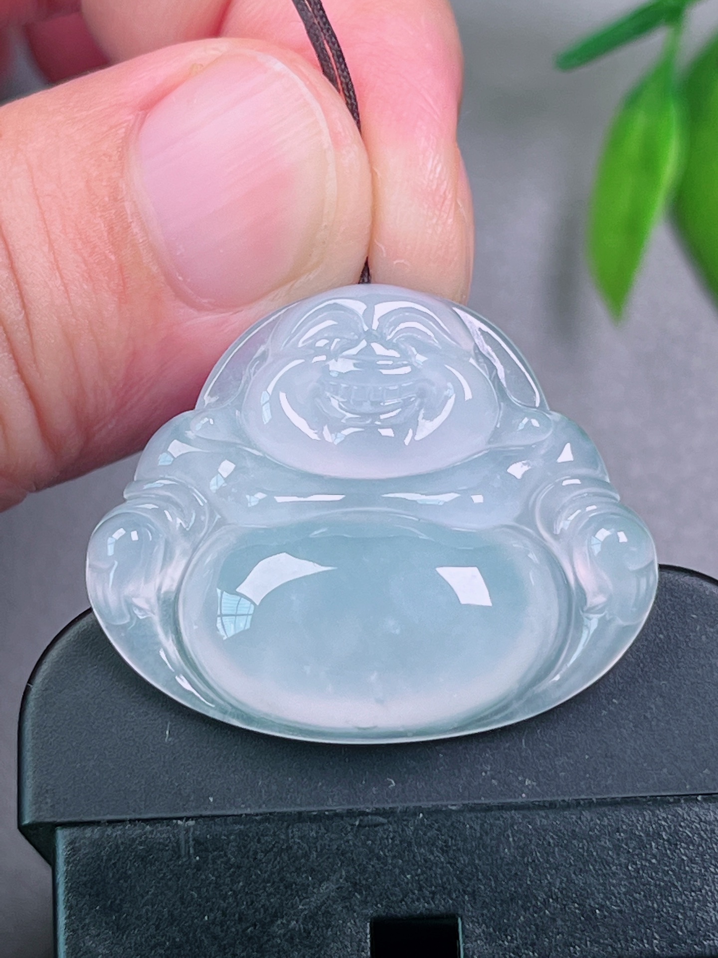 冰种佛公，无裂，油洁，冰透水润，起荧光，尺寸：25-30.6-6.4