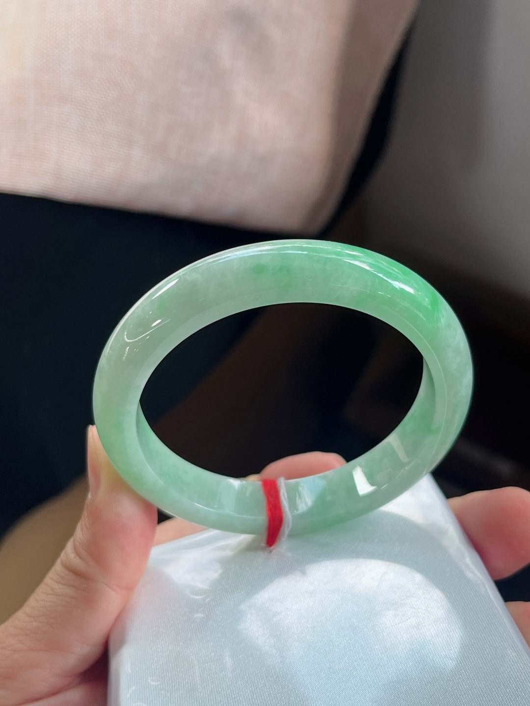 5号飘绿手镯，无裂，尺寸58.2-12.1-8.5mmdk