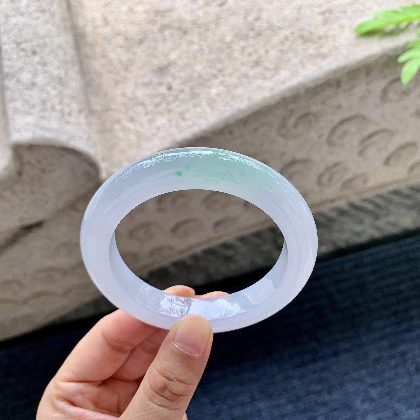 正圈 55 55【圈口】55.3/11.6/9.3【编码】HT062202【描述】冰糯春彩，水润，种老，细腻，打灯有絮线