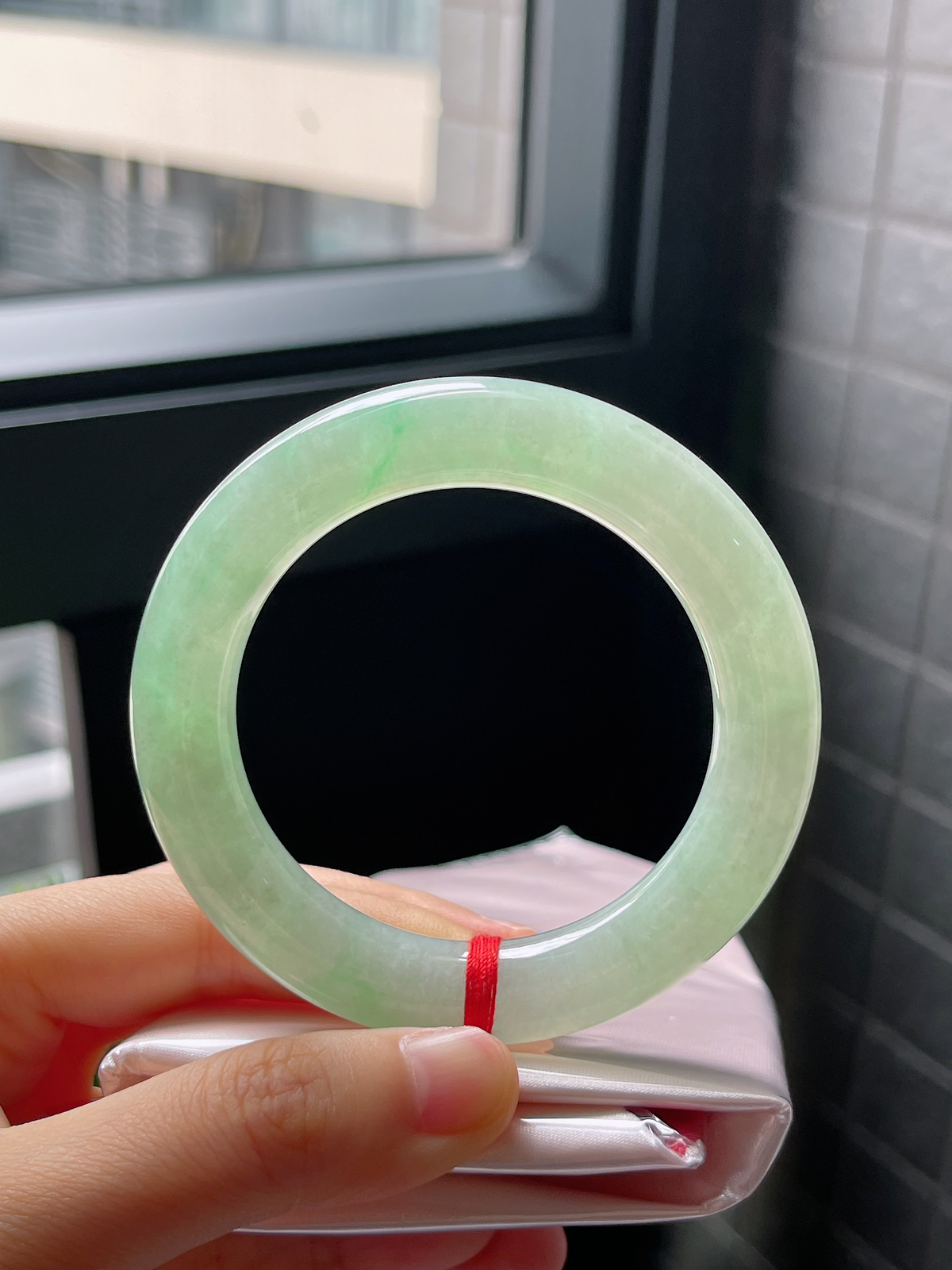 圈口53，冰糯绿色圆条翡翠手镯