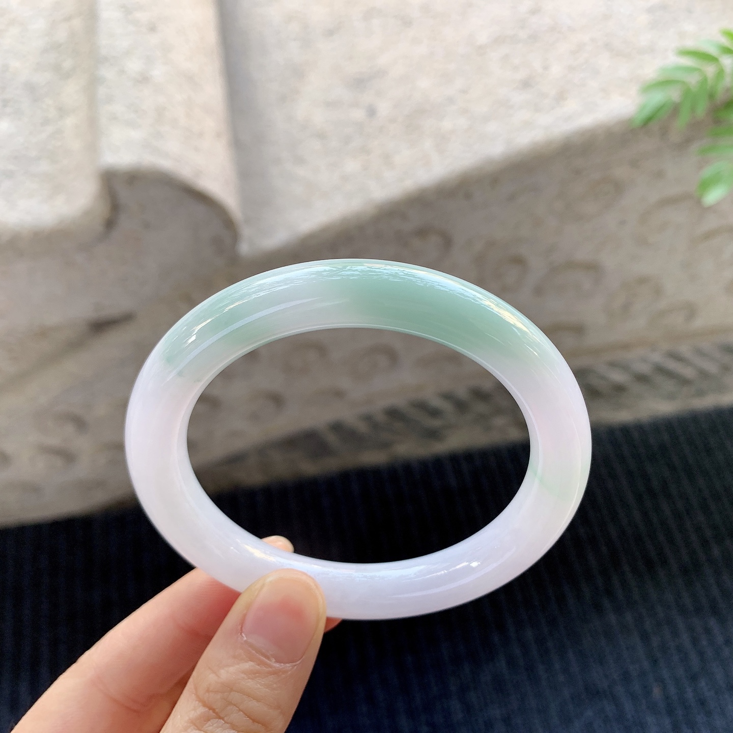 圆条55 56 57【圈口】56.8/10.2/9.4【编码】Y01060683【描述】春彩，种老，细腻，无裂