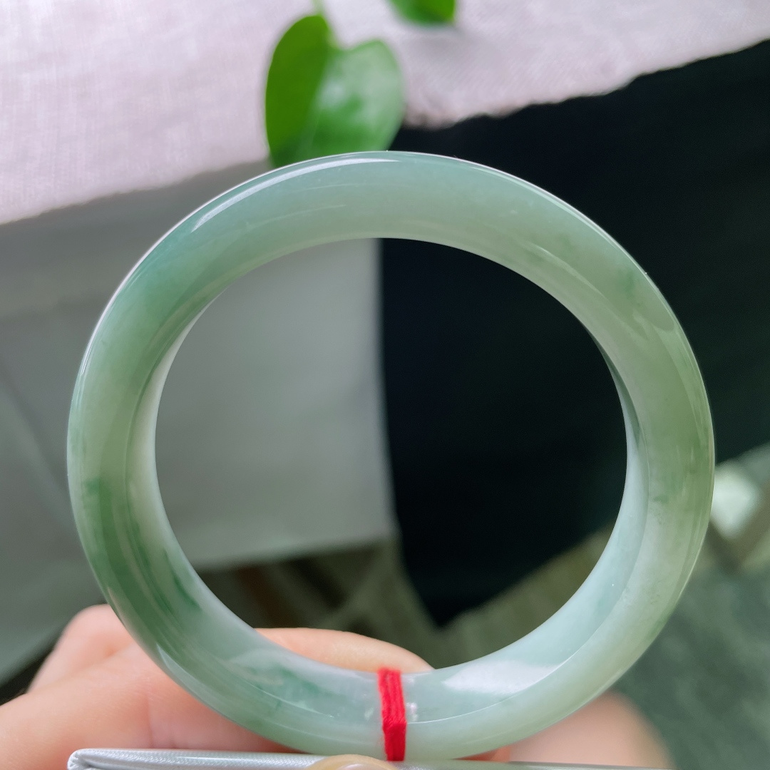 55.7/10.8/8.4，飘花正圈，细腻温润，缕缕飘花随性蔓延，灵气十足，ss54203a