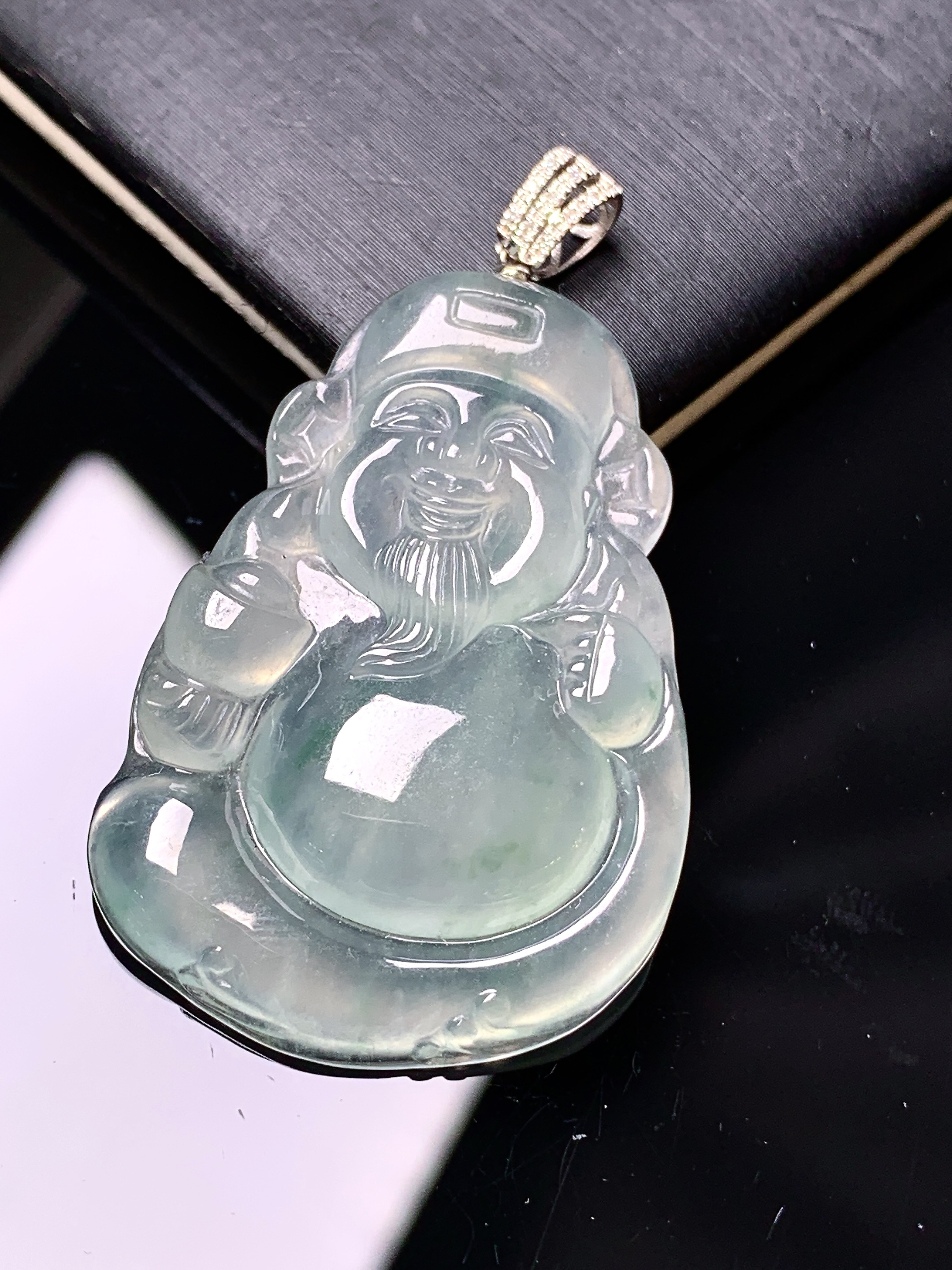 18k金镶嵌冰种财神吊坠 玉质细腻 色泽艳丽清新 整体尺寸42*24.5*4.8 f1