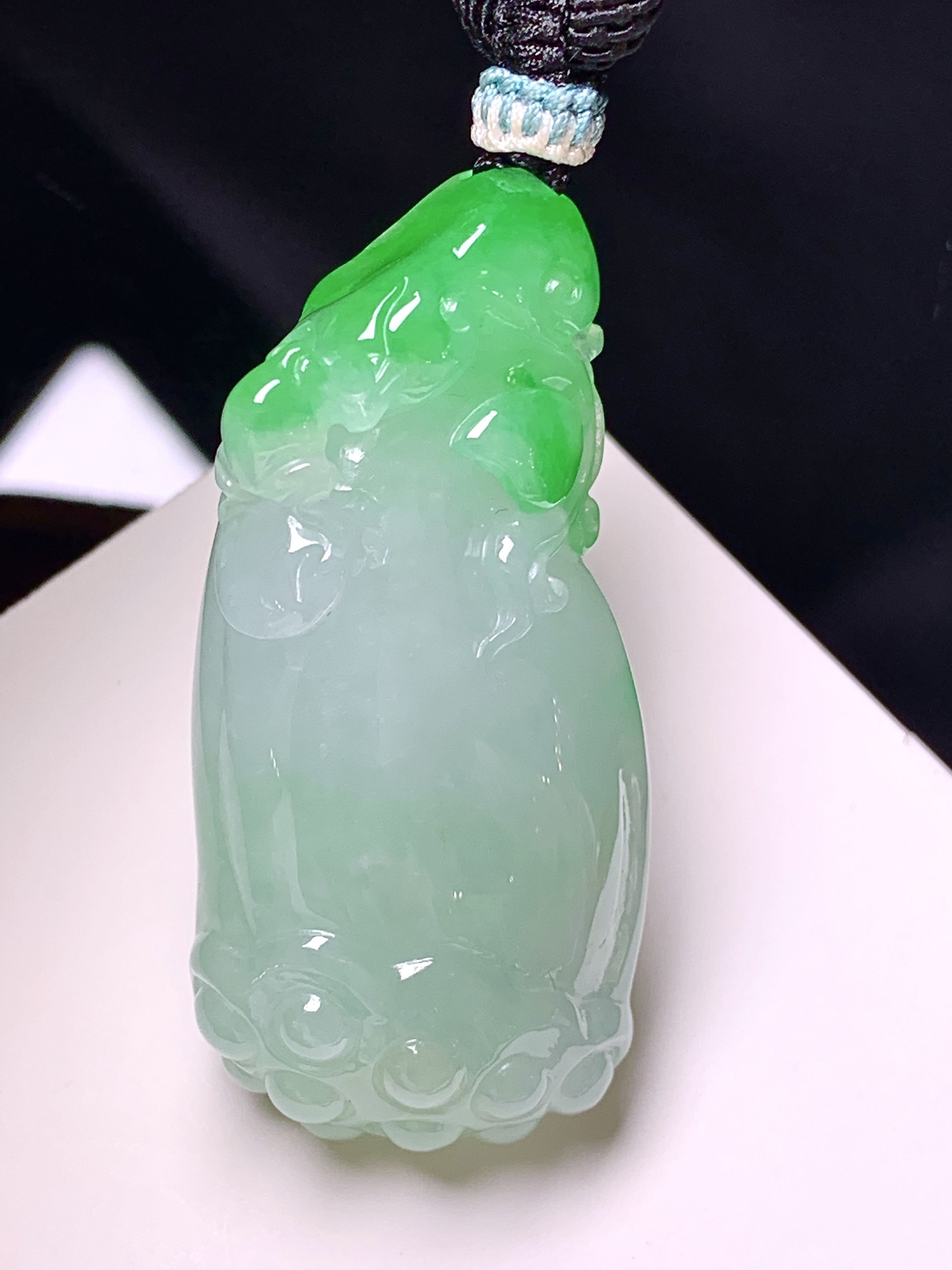 飘绿莲蓬吊坠 玉质细腻 色泽艳丽清新 整体尺寸44*21.3*10 a5