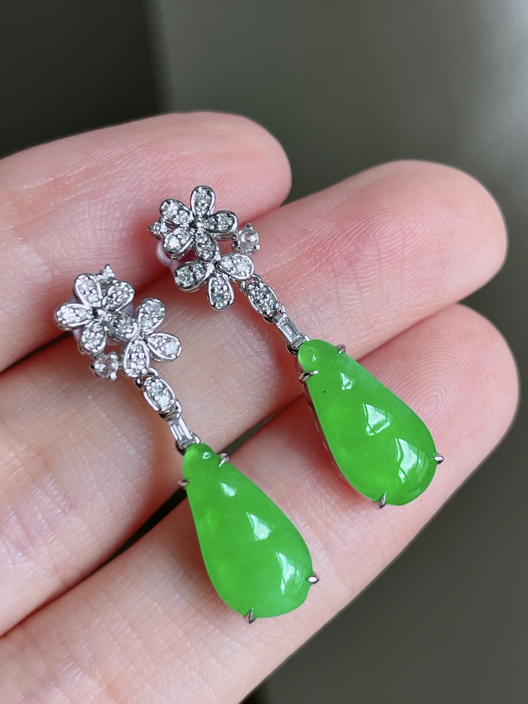 ️ 阳绿葫芦耳坠 色泽鲜艳 种老水润18k金镶嵌 整体 27.8/6.9/4.6 裸石 13/6.