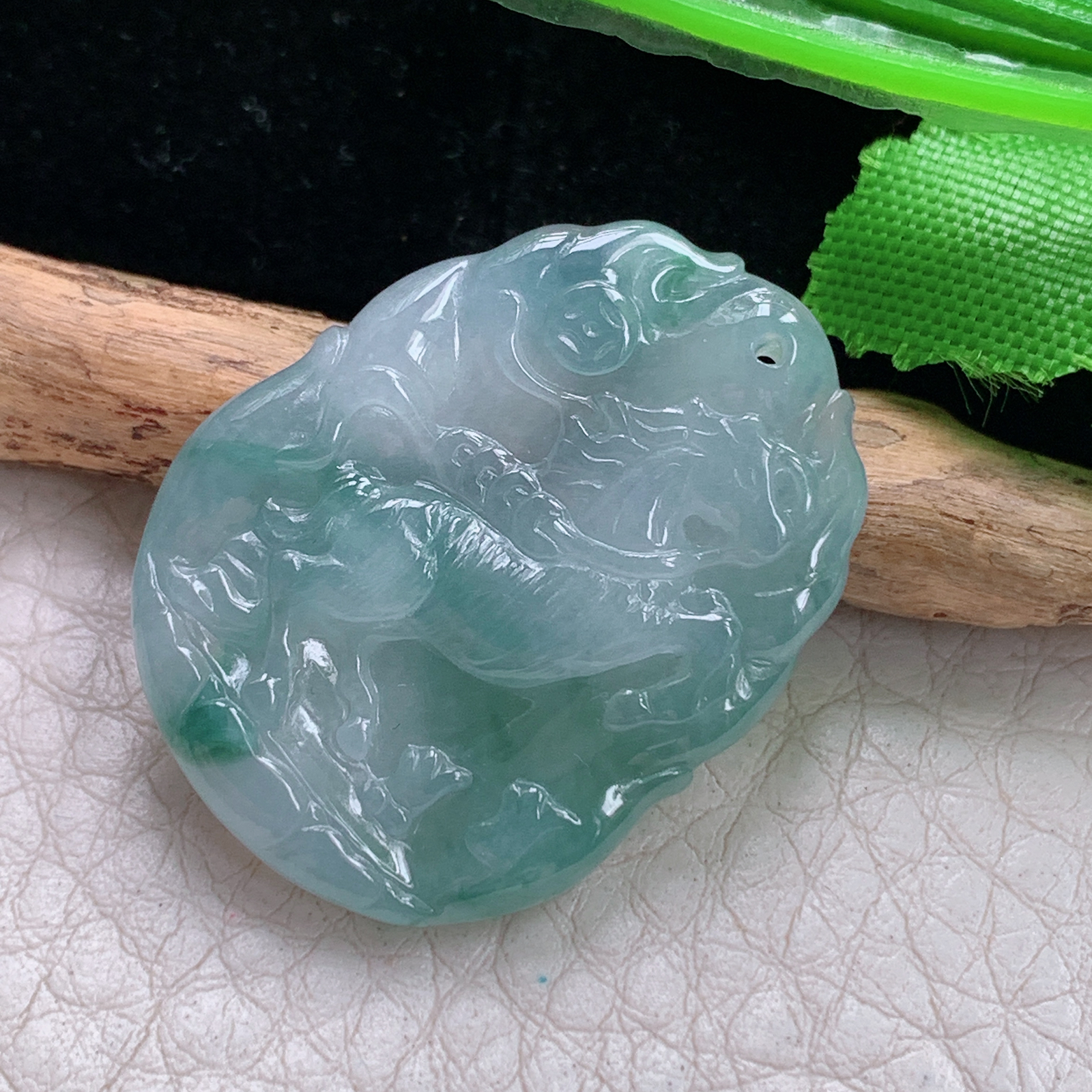 ktj实拍31*24*4.3缅甸翡翠a货精雕冰飘花生肖马 马上发财玉吊坠