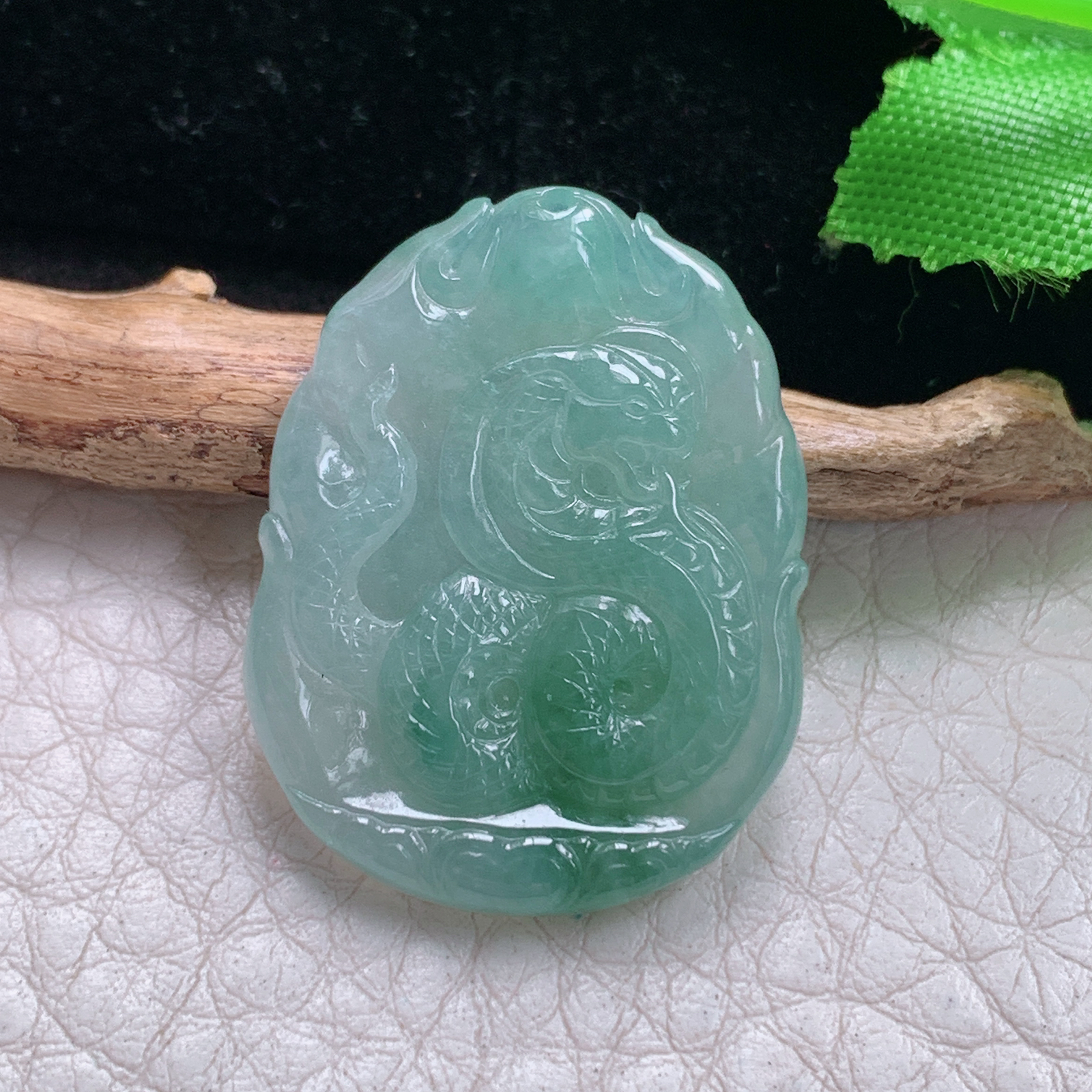 ktj实拍31*23.5*4缅甸翡翠a货精雕冰飘花腰缠万贯 生肖蛇玉吊坠