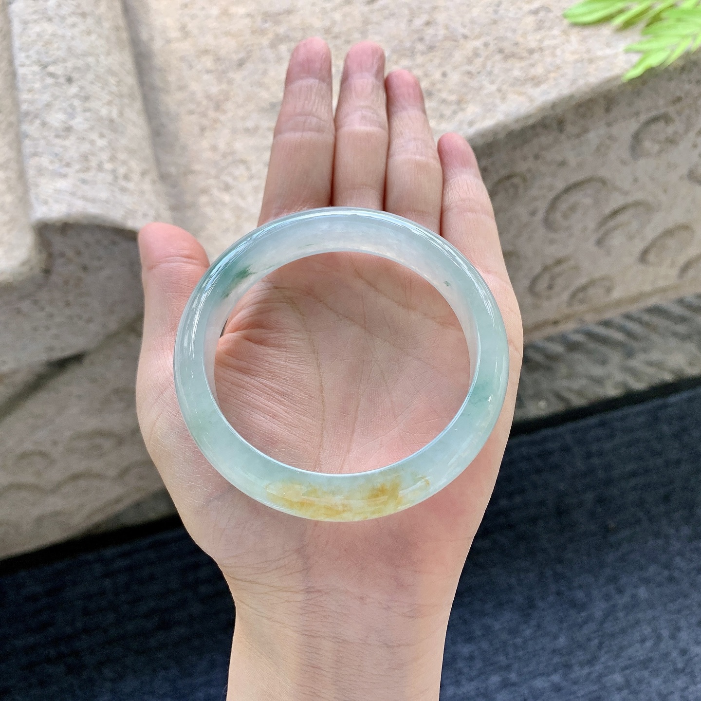 正圈56 57【圈口】57.5/13.6/7.5【编码】WW062310【描述】糯冰飘黄翡，飘花，水