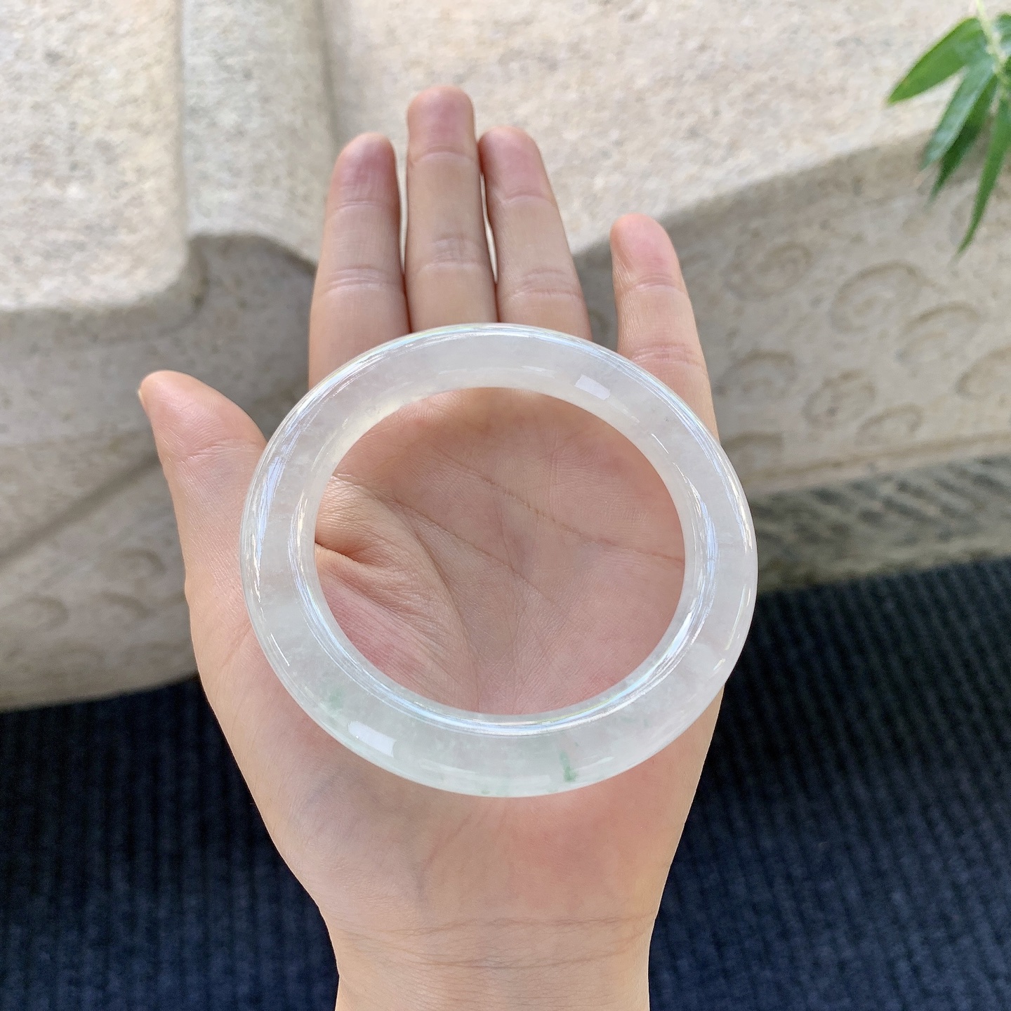 圆条55 56，冰种飘绿，清透，水润，种老，细腻，无裂