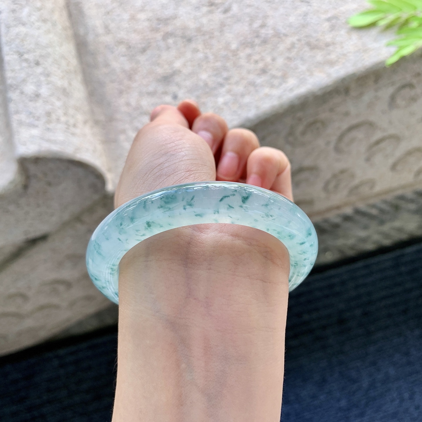 正圈 55 55【圈口】55.5/11.2/9.8【编码】T1062314【描述】冰飘花，清透，水润，种老，细腻，无裂