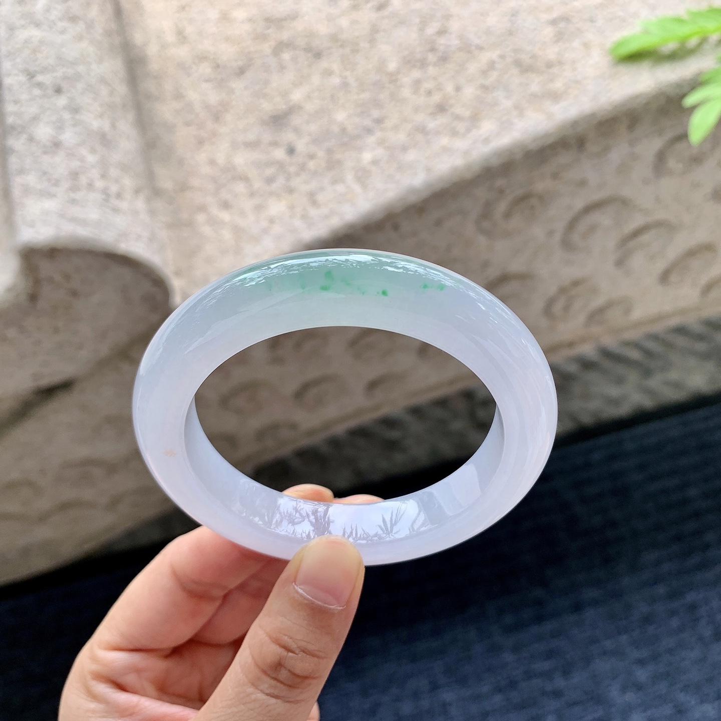 正圈 55 55【圈口】55.3/11.6/9.3【编码】HT062202【描述】冰糯春彩，水润，种老，细腻，打灯有絮线