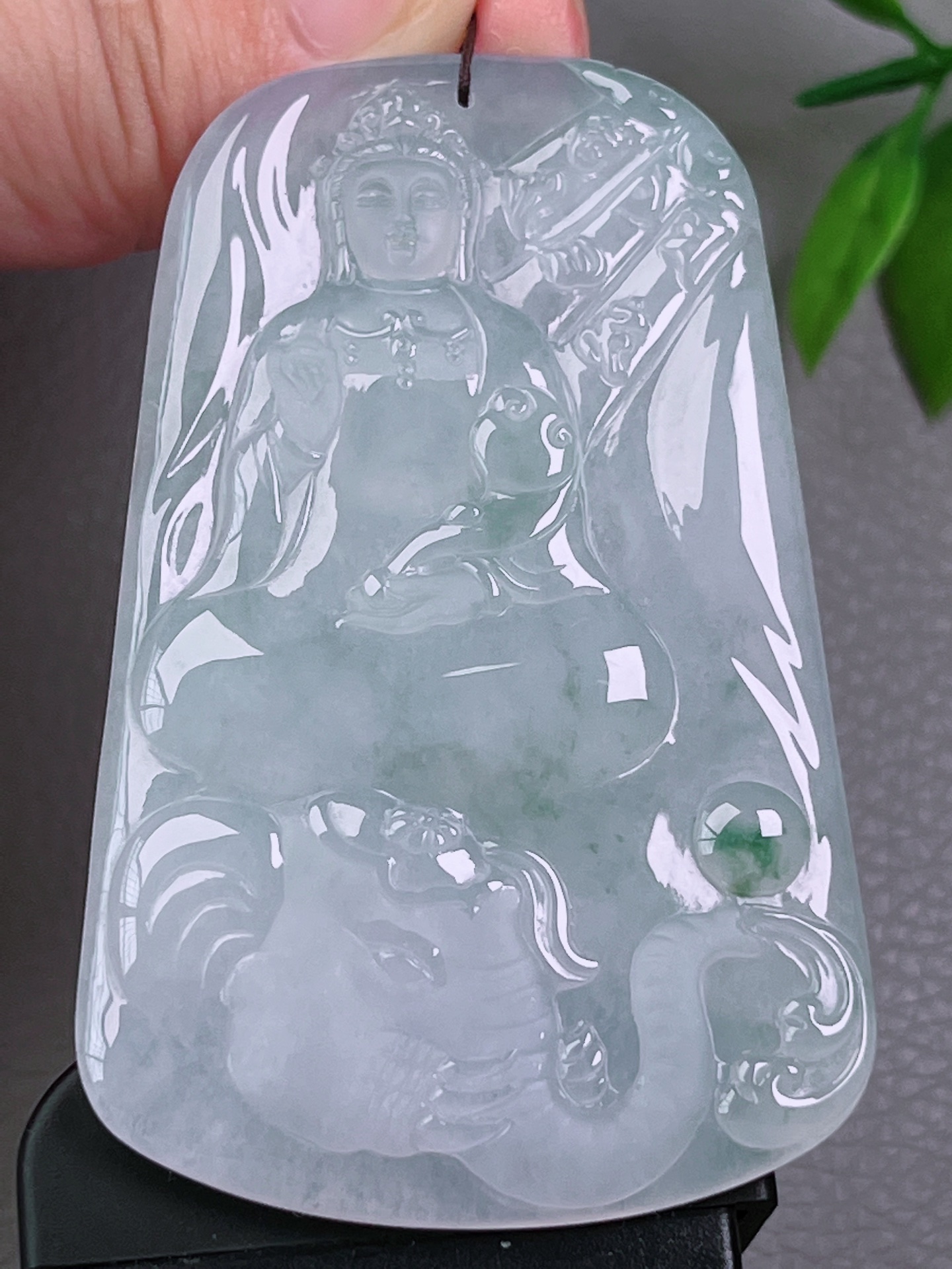 高冰种普贤菩萨，无裂，玉质油洁，冰透水润，起荧光，尺寸：70.3-45-5.6