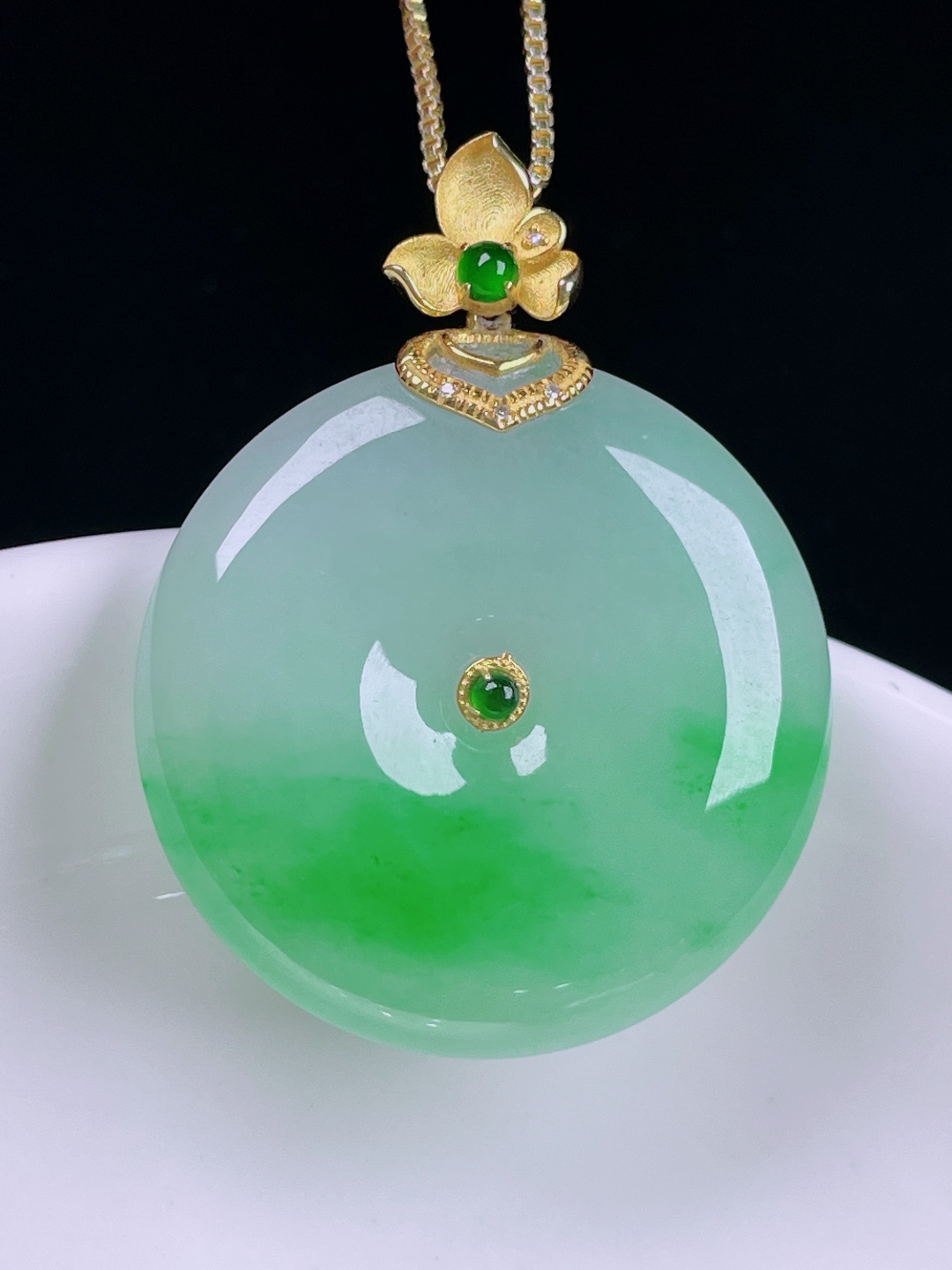 ️冰绿平安扣，老种起光，细底通透，尺寸：35/27.3/6.3mm0622