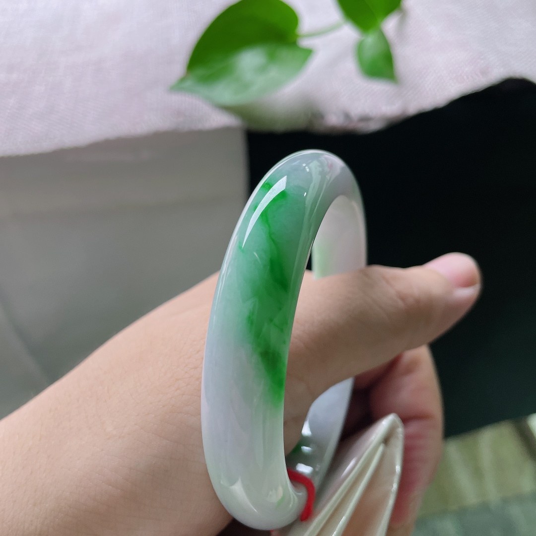 55/12.4/8.1，飘绿正圈，细腻，贵气十足，有纹，ss53577a