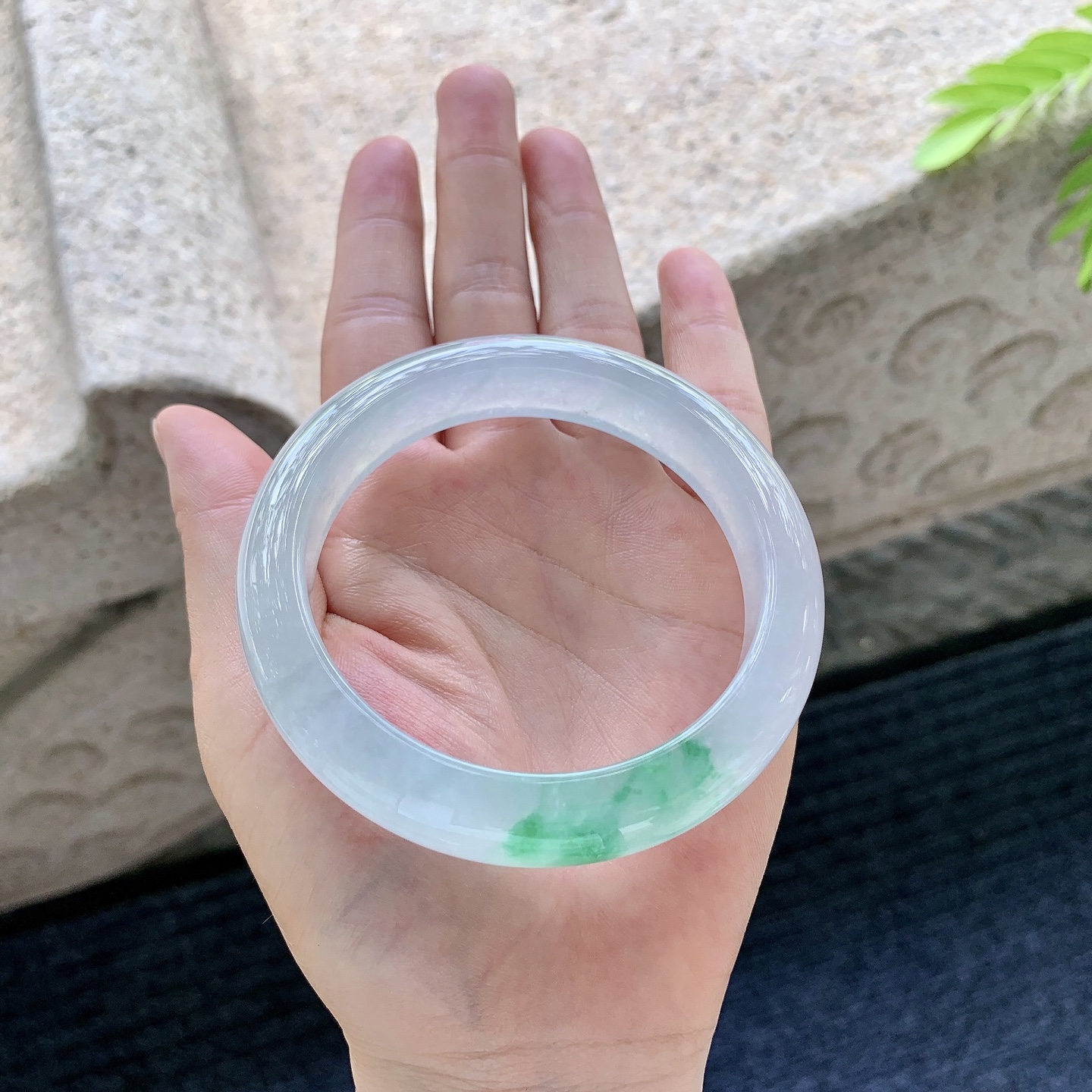 正圈 冰种飘绿花，清透，水润，种老，细腻，打灯有絮线