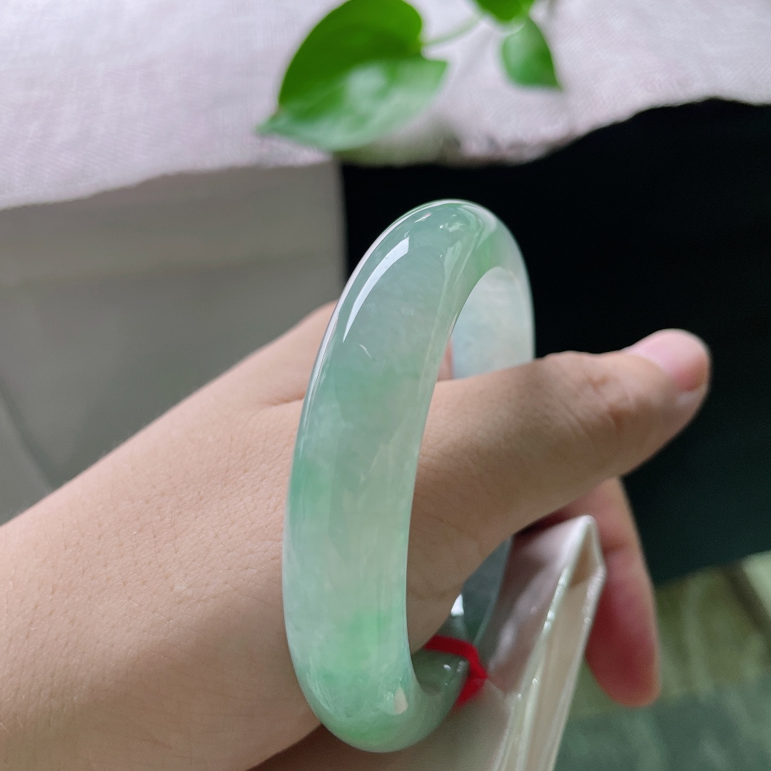 甜绿正圈，水润细腻，种水，婉间艳丽，贵气，无裂，ss53188a