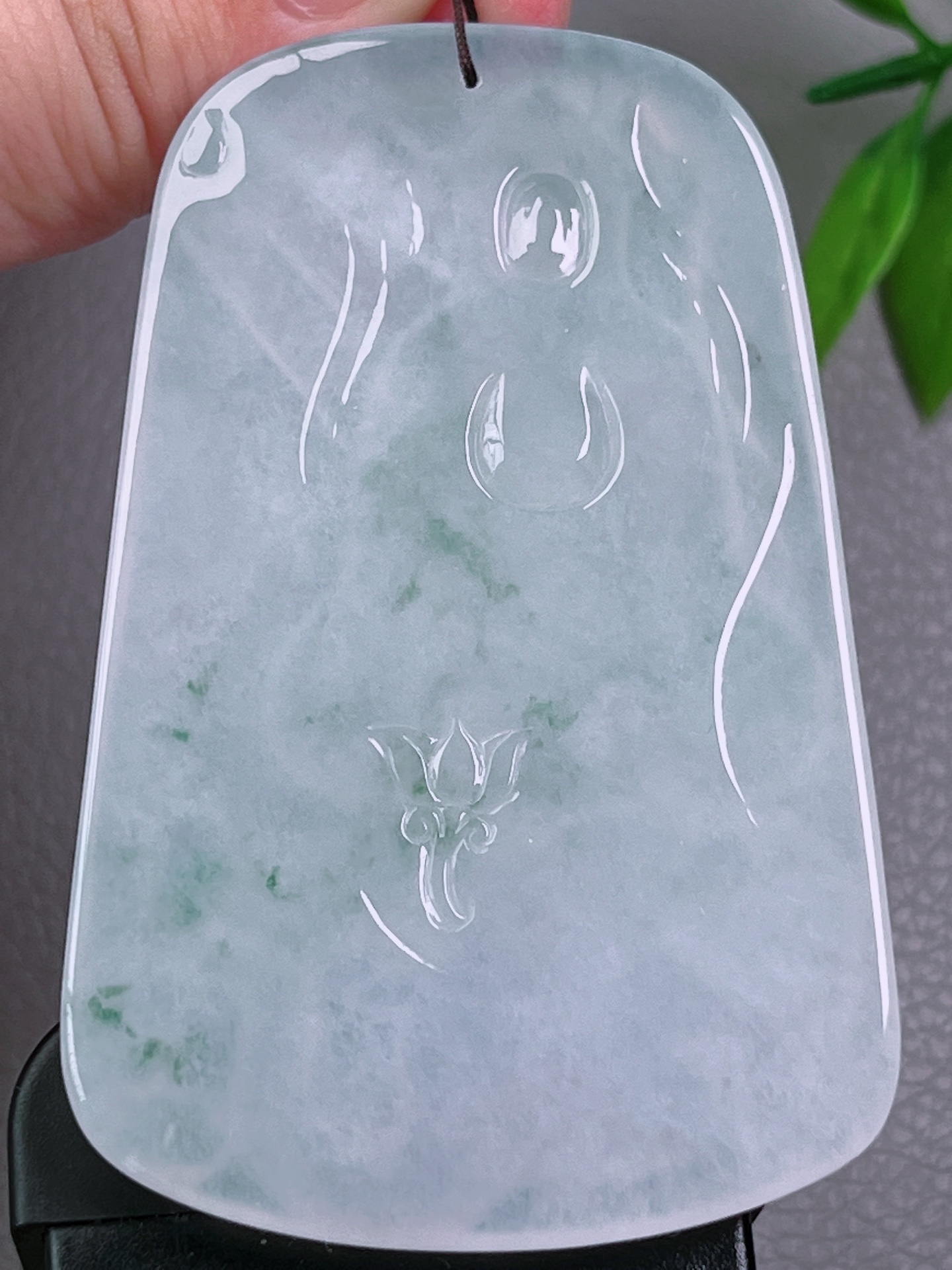 高冰种普贤菩萨，无裂，玉质油洁，冰透水润，起荧光，尺寸：70.3-45-5.6