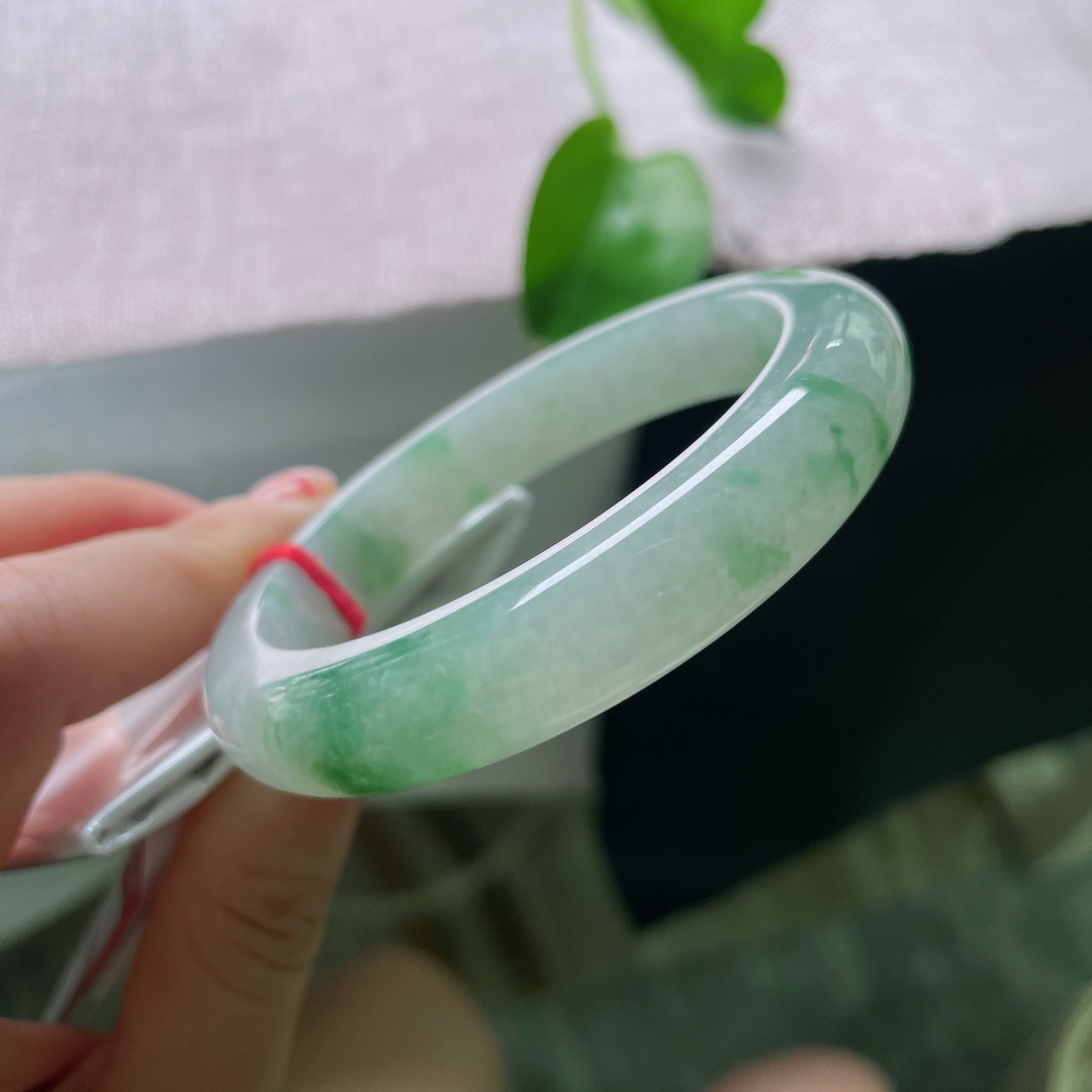 57/12/9.0，飘花正圈，整圈飘灵动鲜绿丝花，水润清新自带柔和柔光，无裂，ss50754a