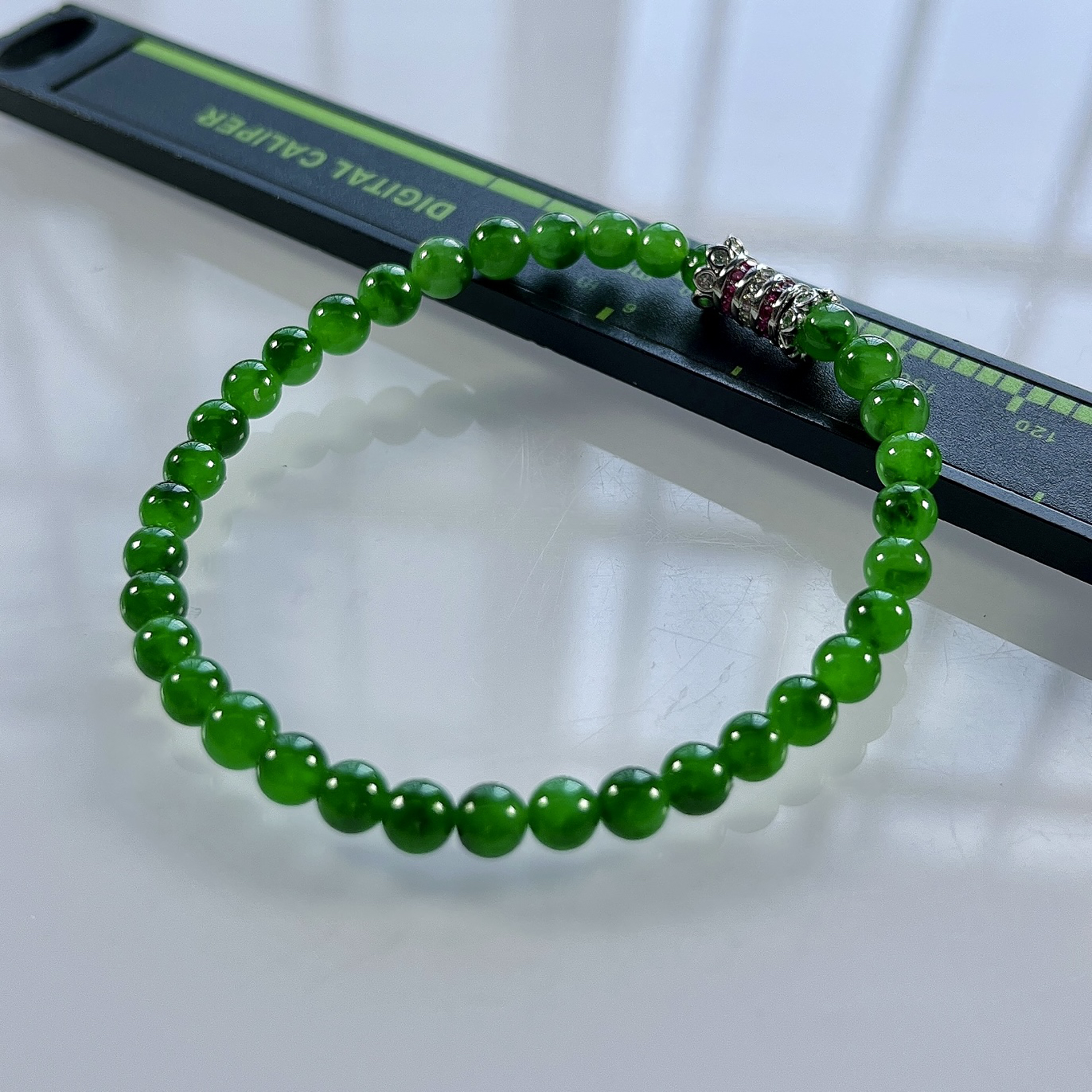 收藏级别，缅甸天然翡翠A货，卡4.8高冰种起胶满绿帝王绿小圆珠手串手链，尺寸：4.8mm/35颗，长度172mm，重量：8.00g