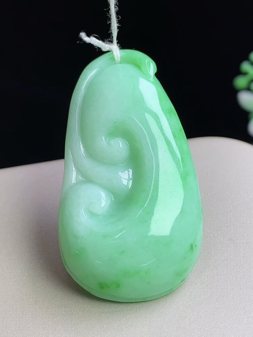 飘绿如意，无裂，尺寸41.3-22.9-8.7mm，L22oya