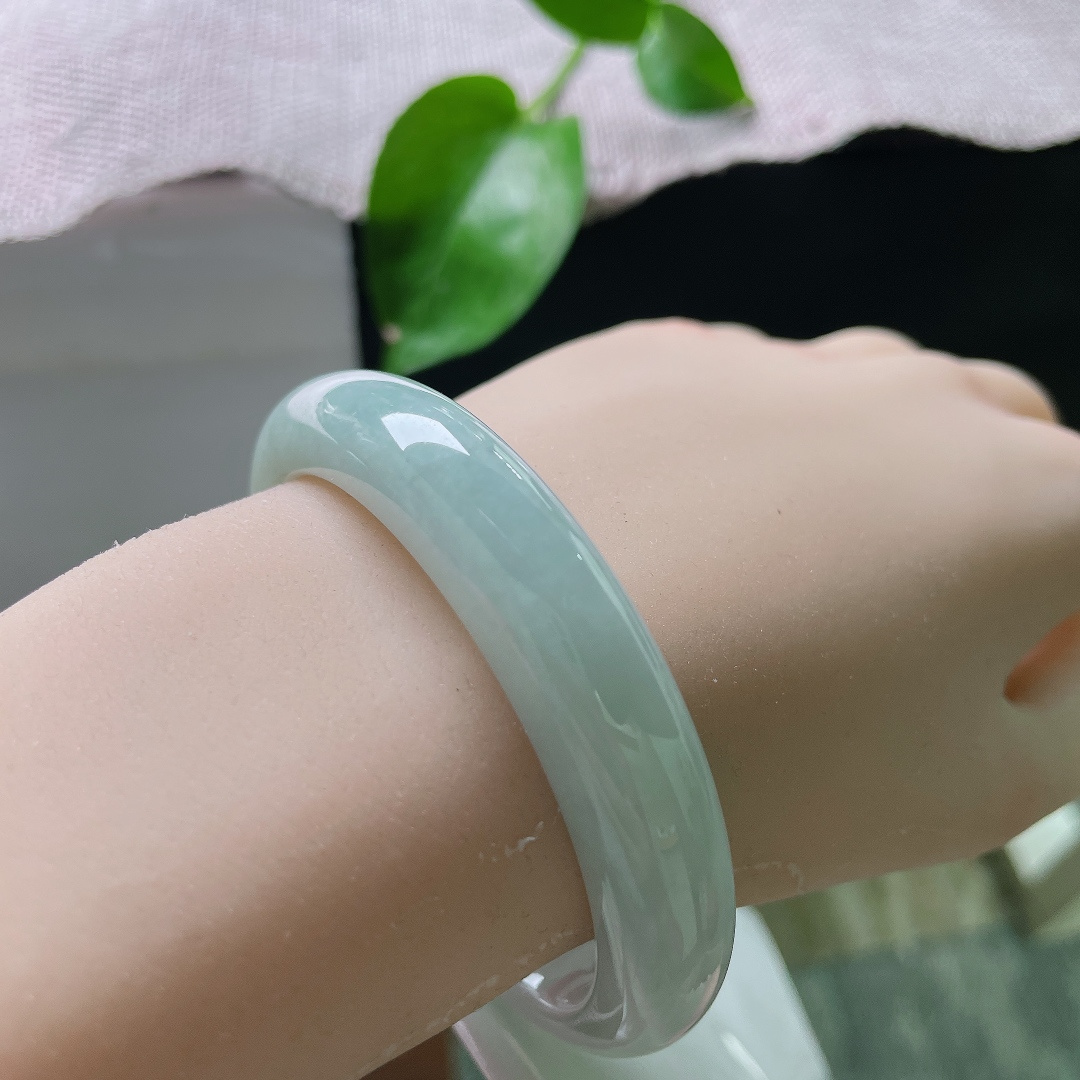 56.2/12.6/7.9蓝底正圈，水润细腻，温婉可人，一点皮纹，洒金，ss54100a