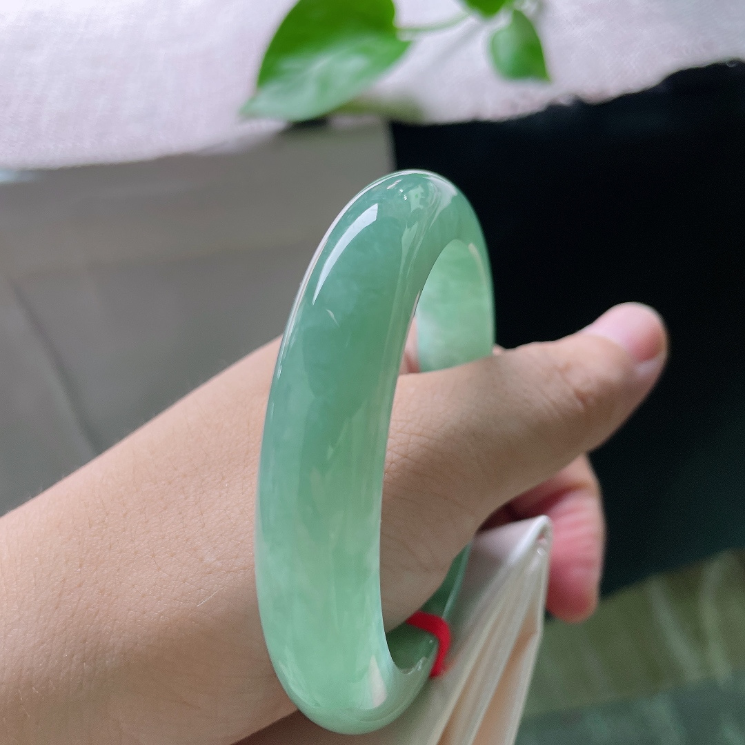 57.3/12.7/9.1，满绿正圈，细腻，水润，一汪翠韵，藏尽温润贵气 ，翠色倾城，温婉显贵 ，ss55036a