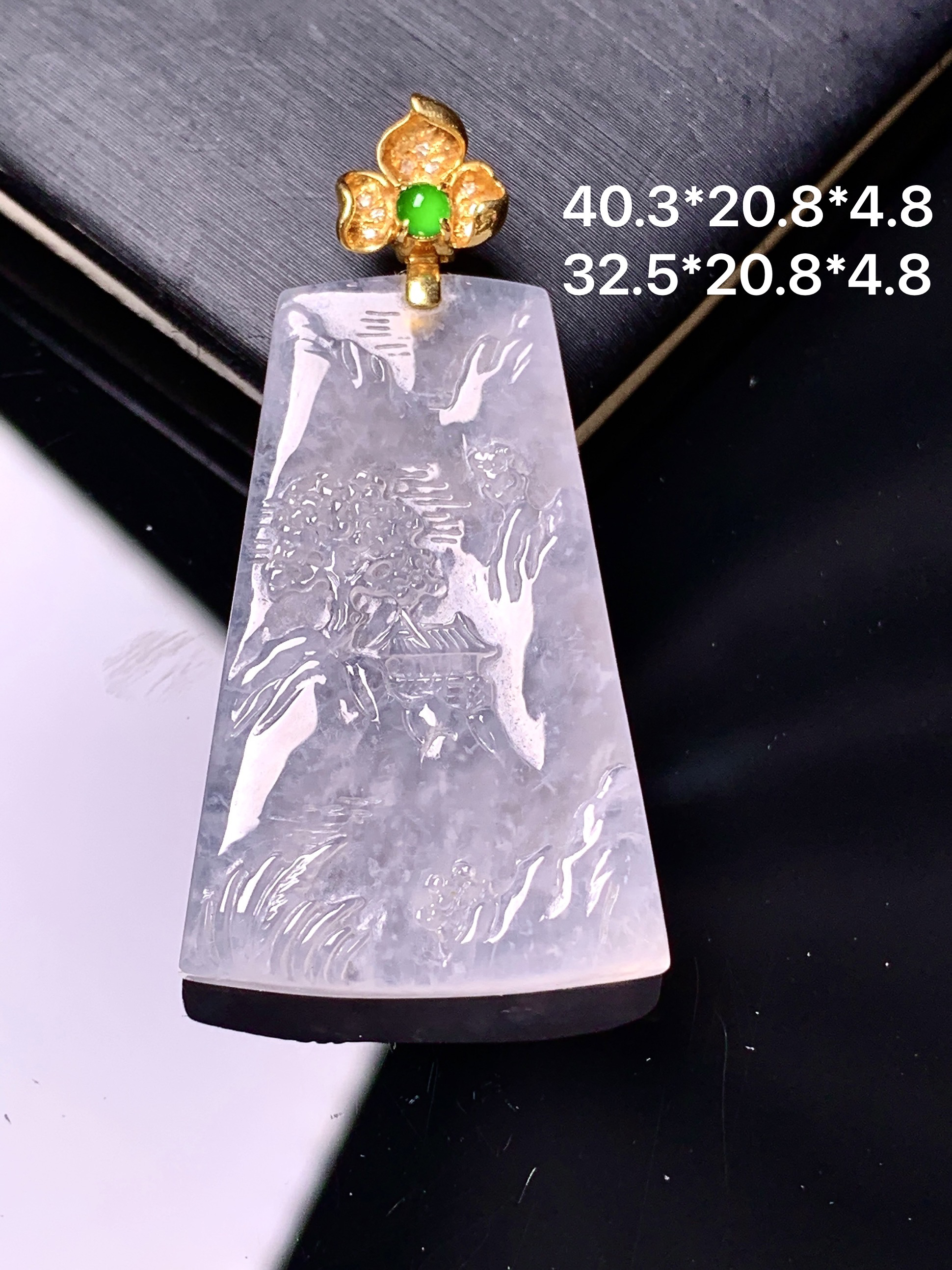 18k金镶嵌冰种山水牌吊坠 玉质细腻 色泽艳丽清新 整体尺寸40.3*20.8*4.8 2x