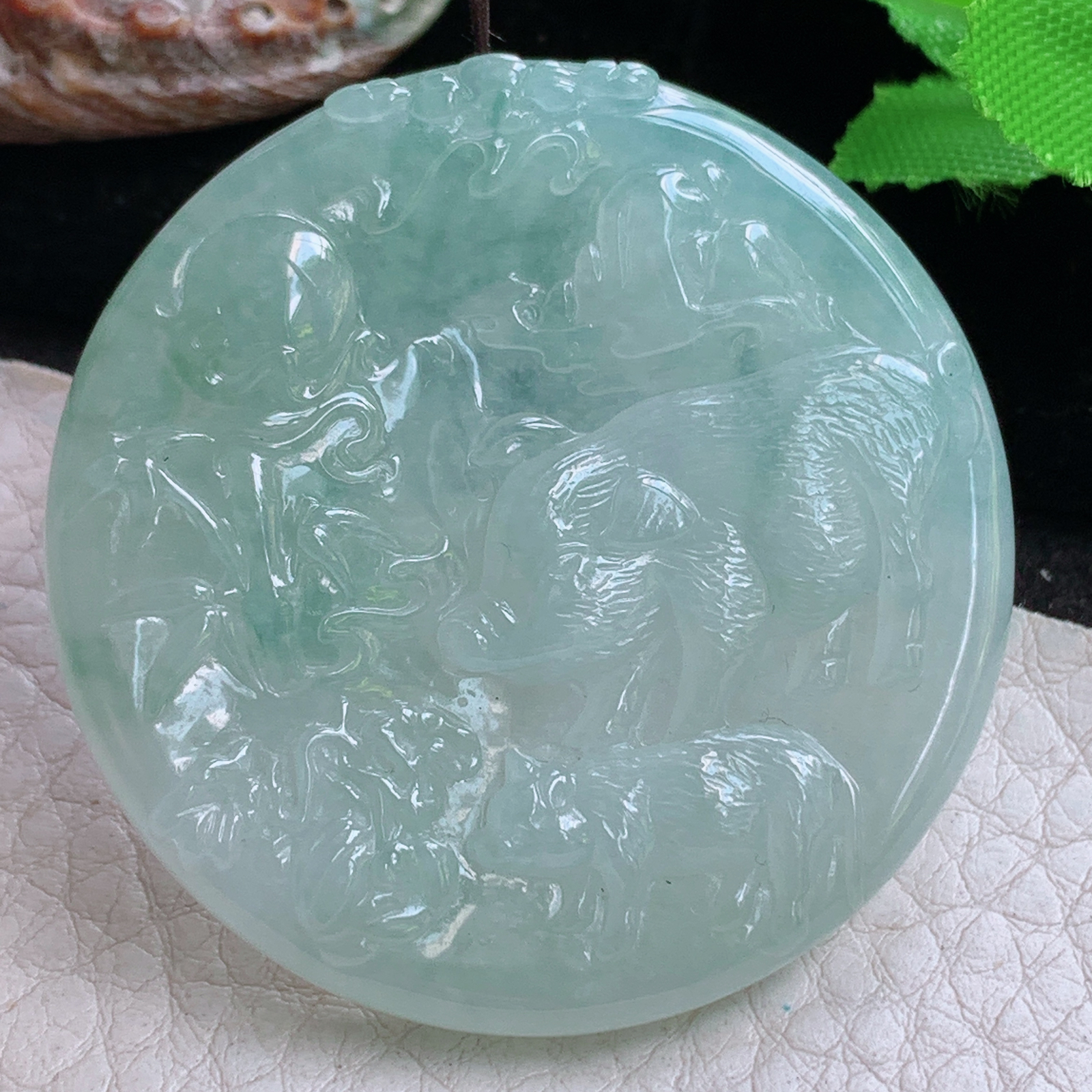 ktj实拍46.6*6缅甸翡翠a货精雕冰晴招财猪 生肖猪玉吊坠 玉挂件