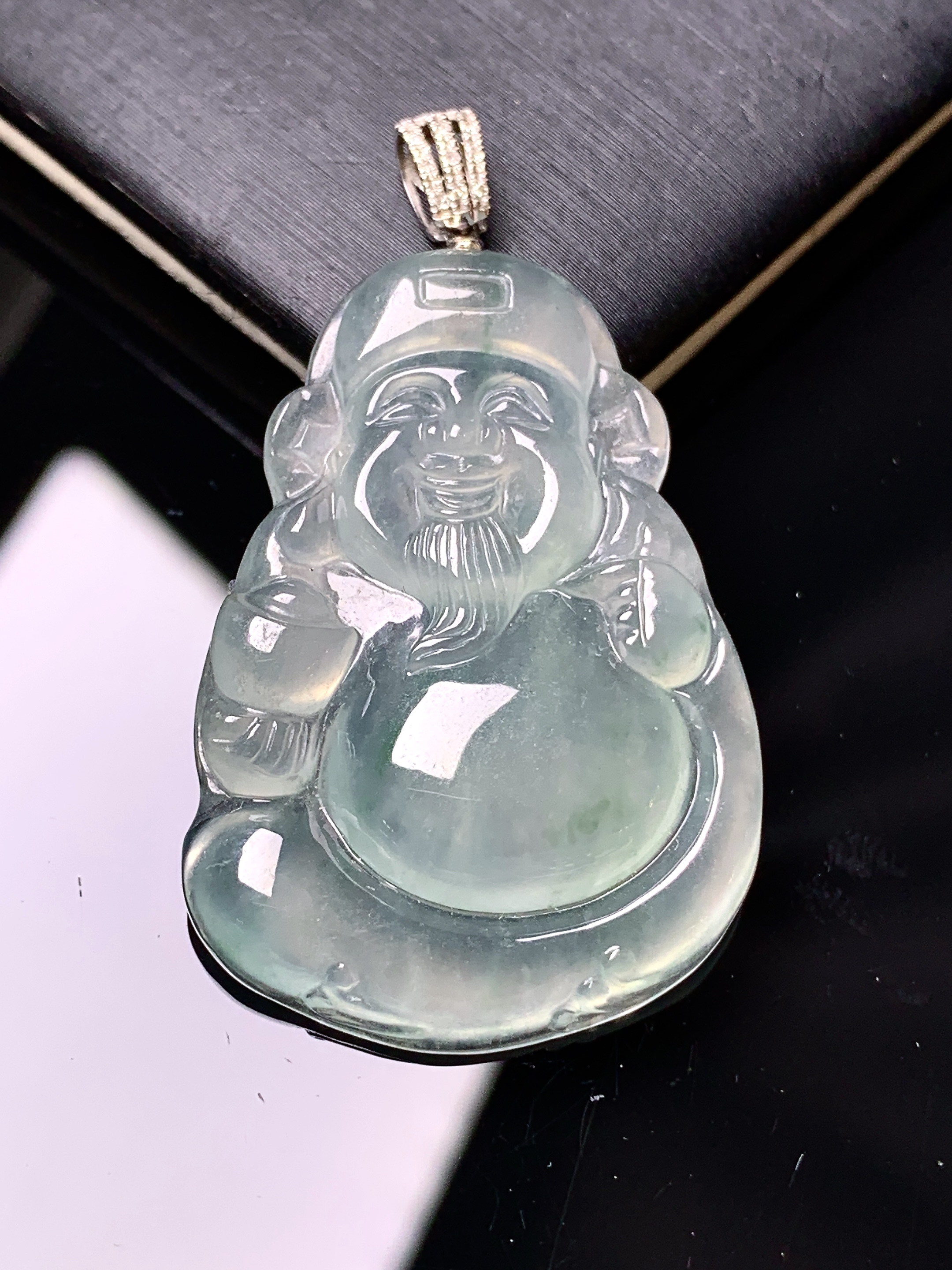 18k金镶嵌冰种财神吊坠 玉质细腻 色泽艳丽清新 整体尺寸42*24.5*4.8 f1