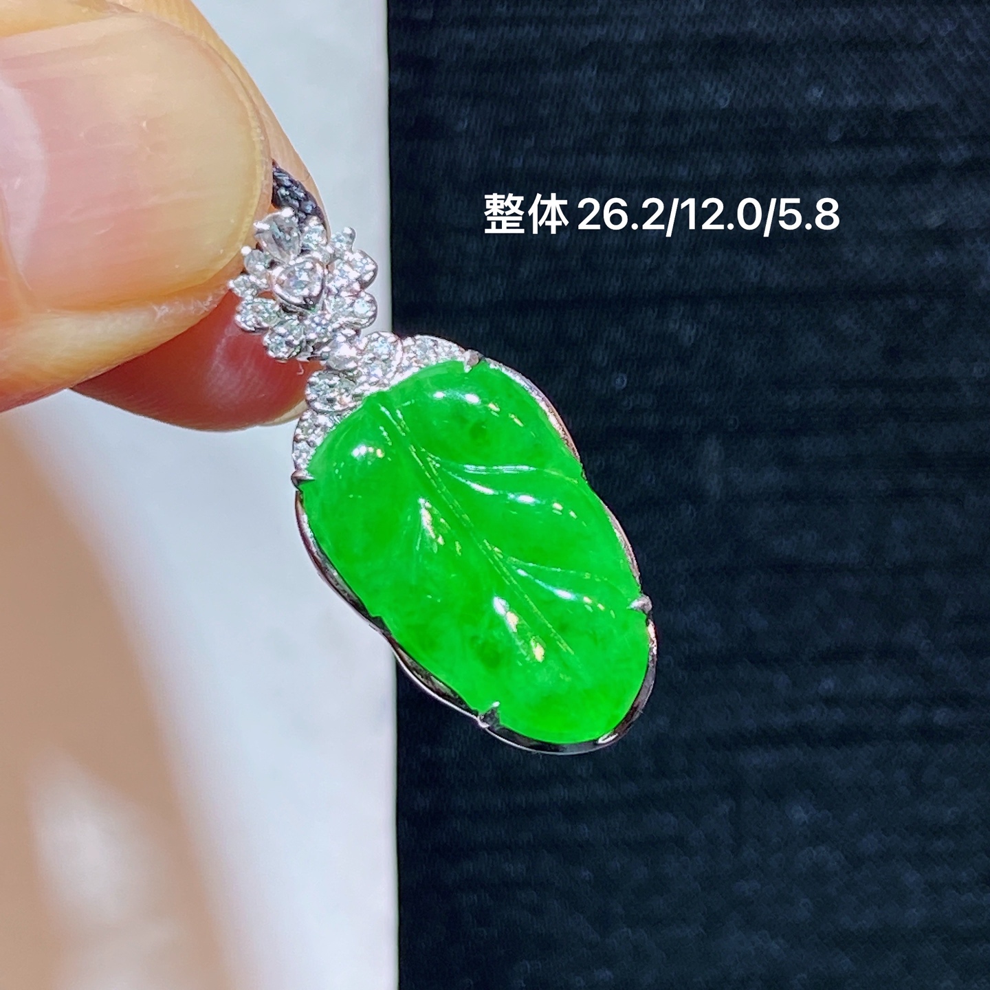️阳绿树叶吊坠 无裂, 18k金镶嵌 超值性比，26.2-12.0-5.8
