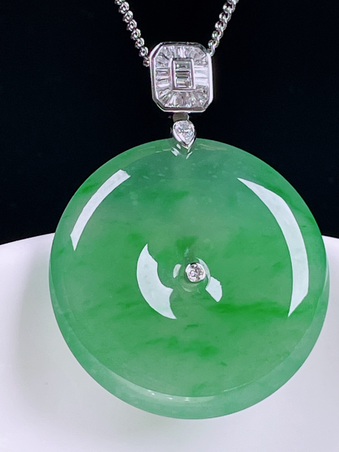 ️冰绿平安扣，老种起光，细底通透，尺寸：35/26.8/5.6mm0622
