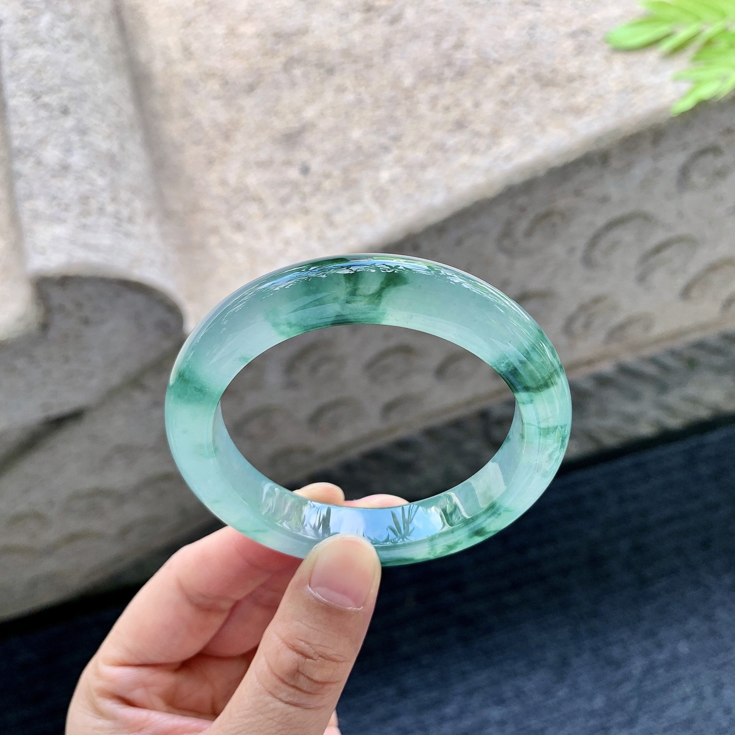 正圈52 53【圈口】52.3/11.3/8.6【编码】BM062334【描述】冰飘花，水润，种老，细腻，无裂