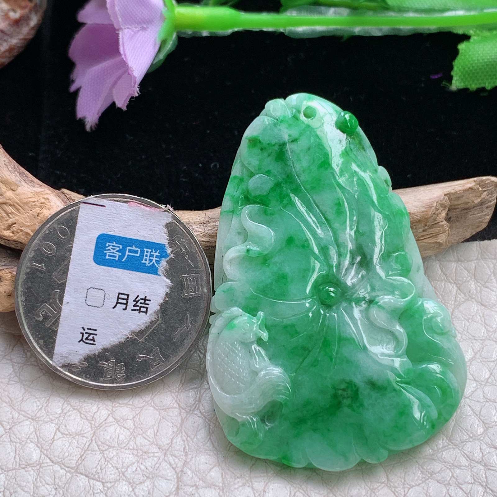 yj实拍48*33*5缅甸翡翠a货精雕飘绿荷花鱼 莲年有余玉吊坠