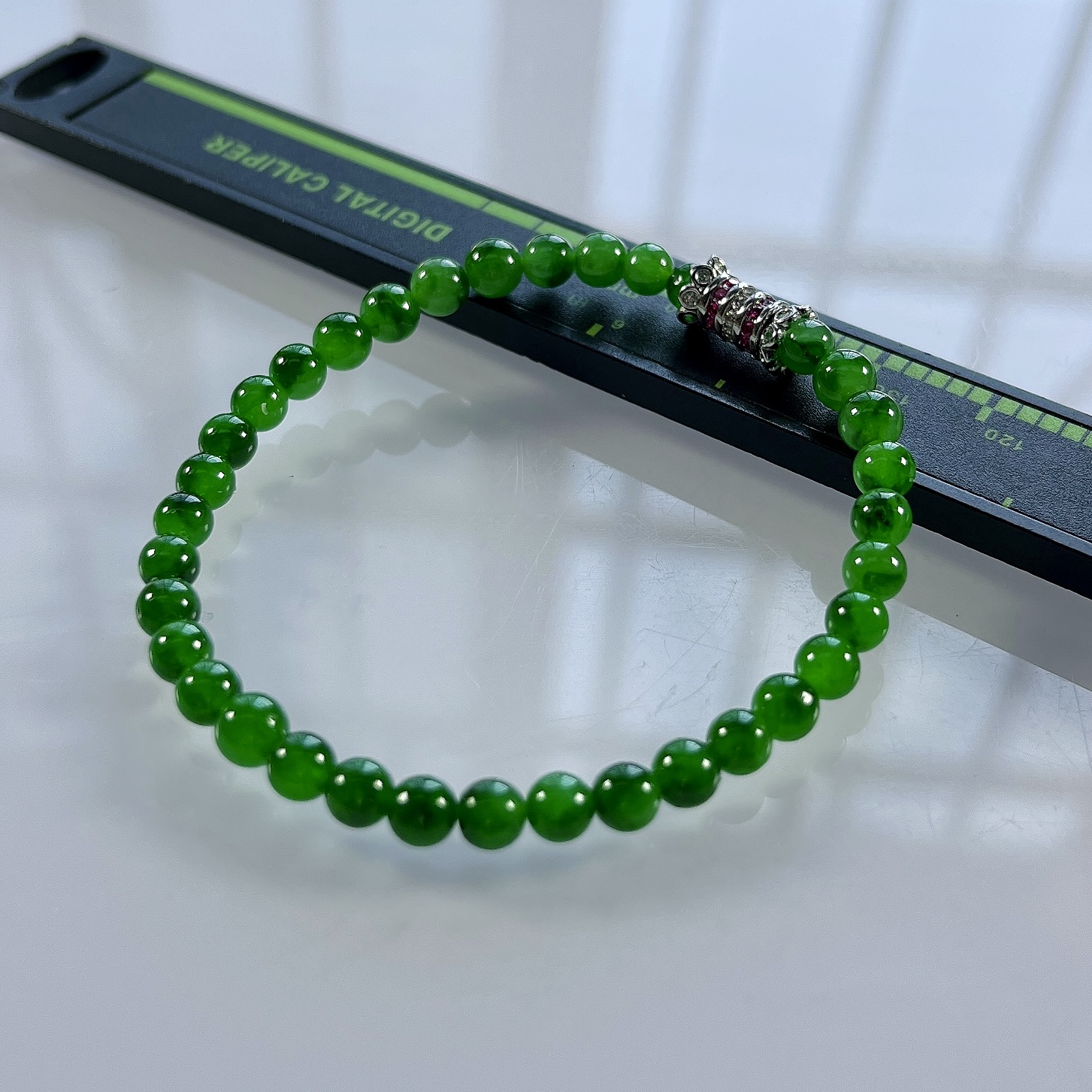 收藏级别，缅甸天然翡翠A货，卡4.8高冰种起胶满绿帝王绿小圆珠手串手链，尺寸：4.8mm/35颗，长度172mm，重量：8.00g