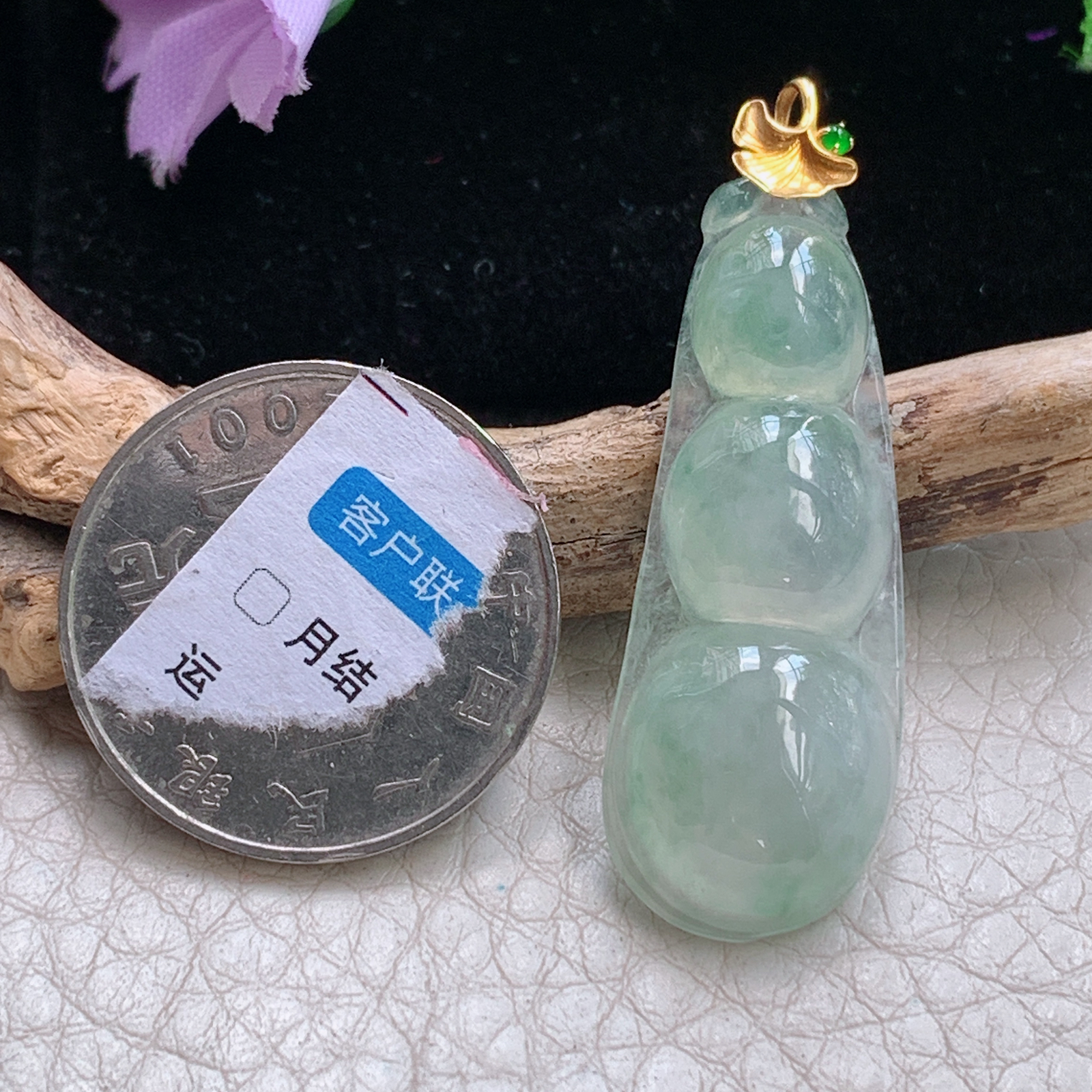 yj实拍39*14*6缅甸翡翠a货精雕冰润平安豆 四季豆玉吊坠