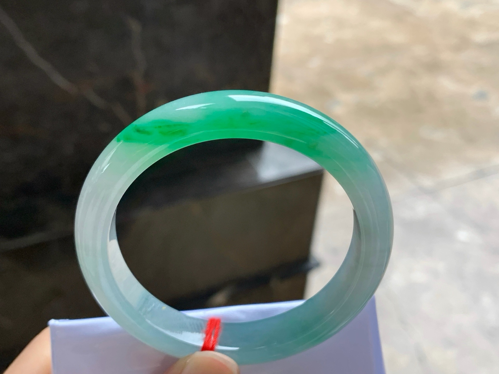 51.5-10.8-7.5
阳绿色手镯^_^色阳细腻