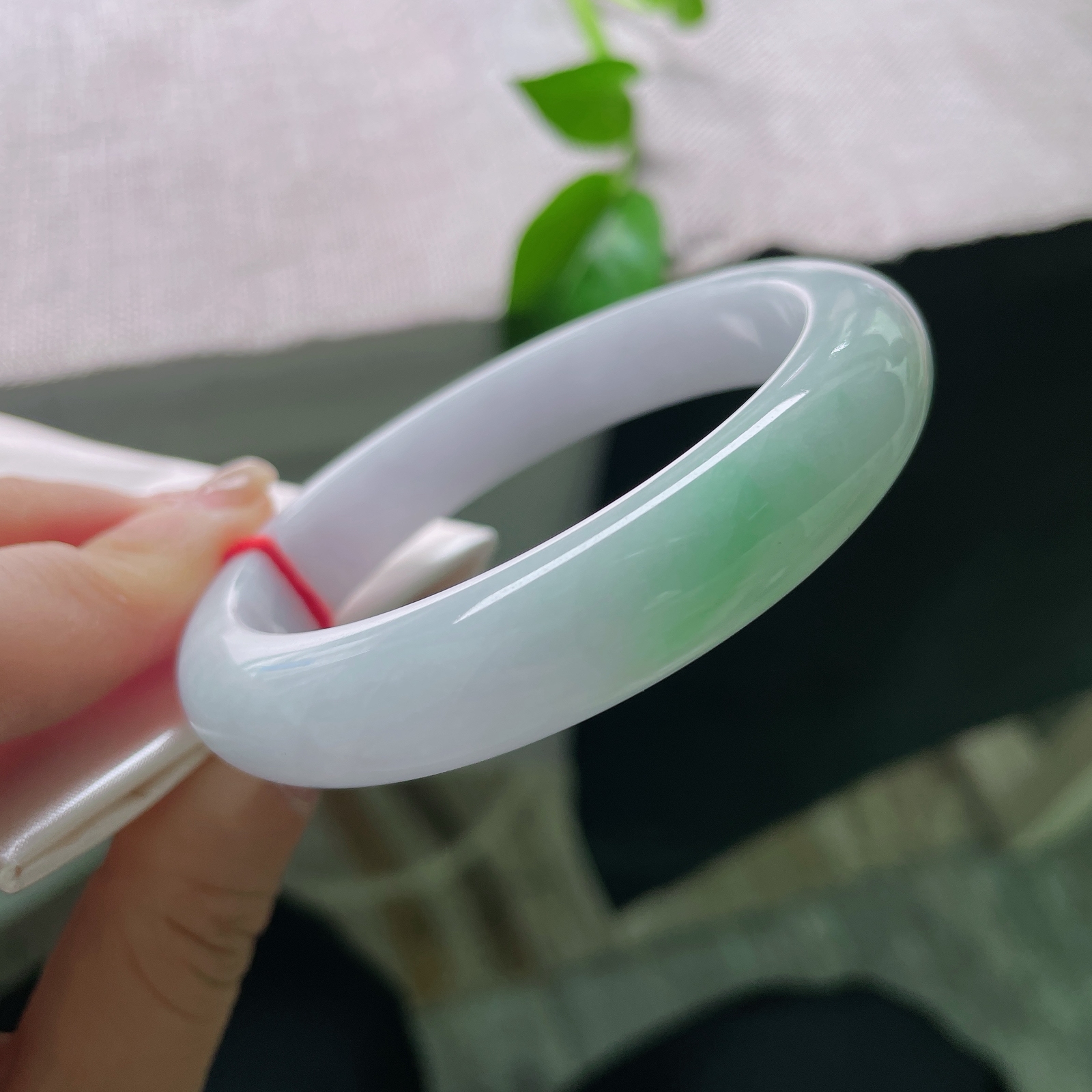 57.7/12.3/8.4，淡紫淡绿正圈，底子柔润细腻，干净清爽，淡雅倾心，皮纹，ss53841a