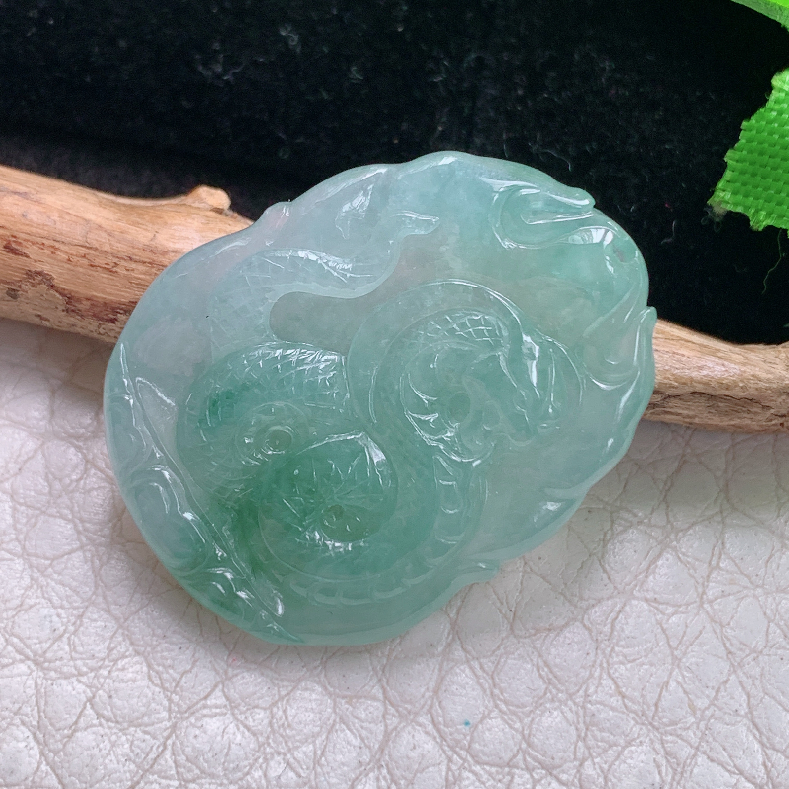 ktj实拍31*23.5*4缅甸翡翠a货精雕冰飘花腰缠万贯 生肖蛇玉吊坠