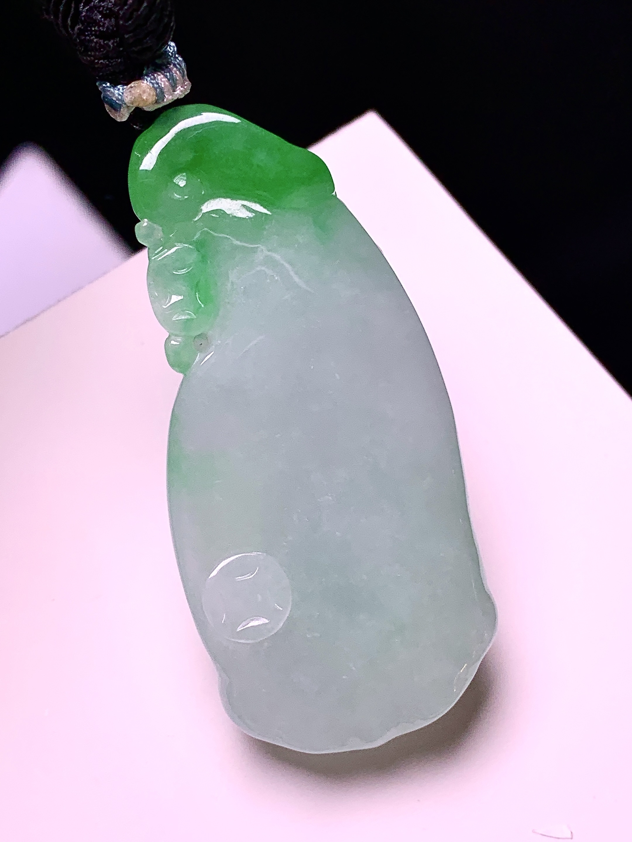 飘绿莲蓬吊坠 玉质细腻 色泽艳丽清新 整体尺寸44*21.3*10 a5