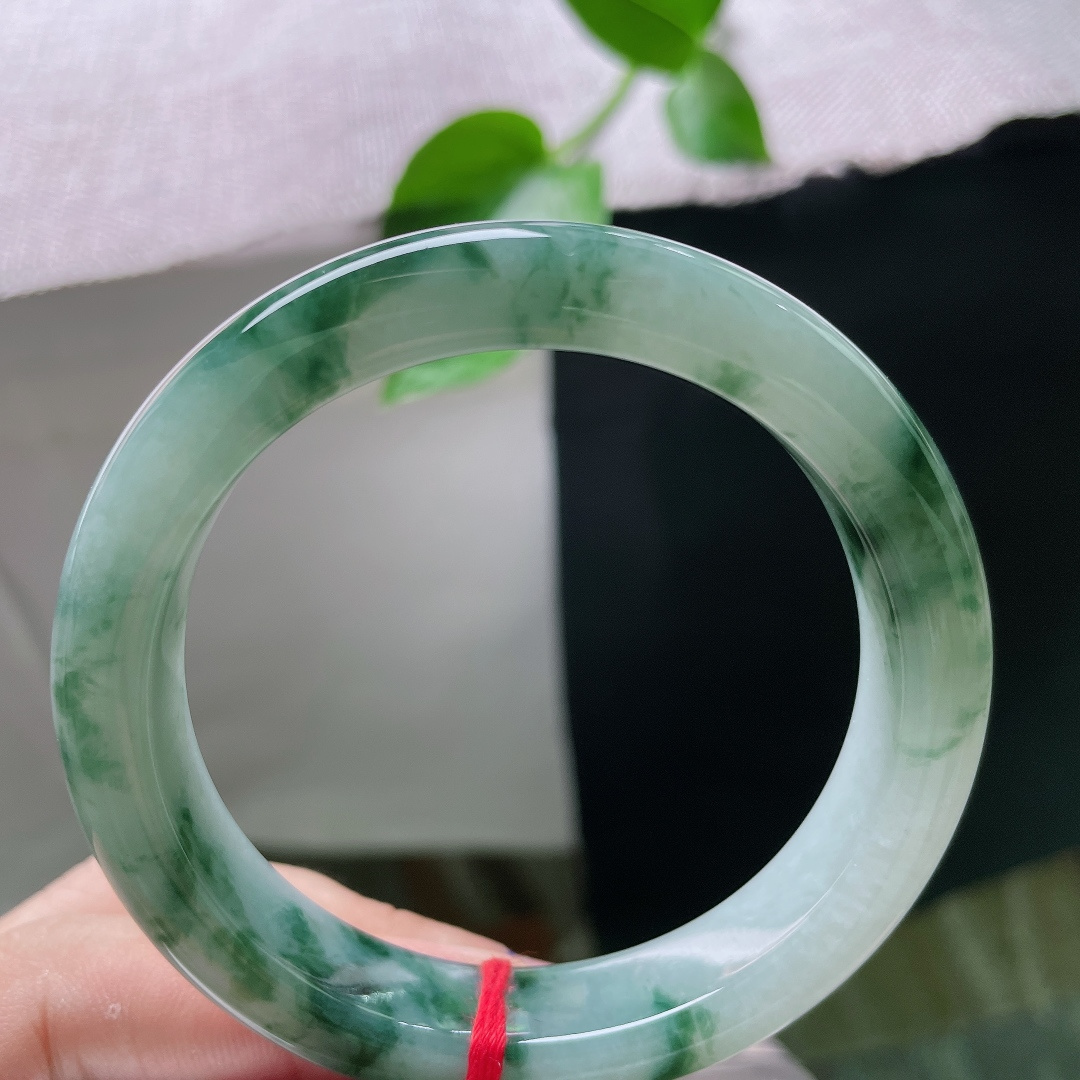 56.2/12.1/8.8，飘花正圈，细腻，水润，意境飘花，耐看永不过时 ，把山间云雾戴在手腕 ，无裂，ss53894a