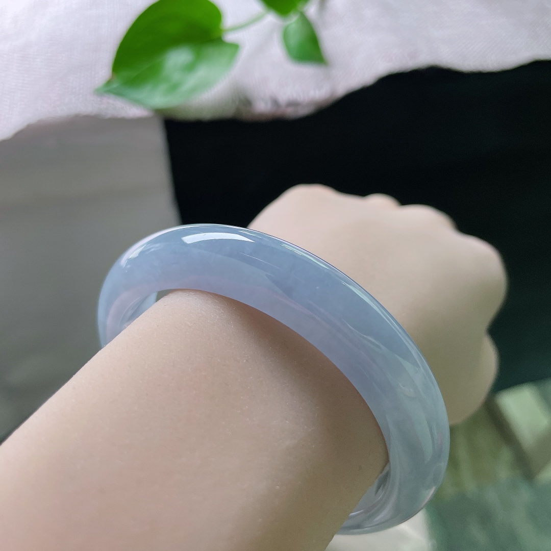57.3/12.3/8.4，冰种正圈、细腻，种好，浓郁烟紫，温柔漫溢腕间 ，将暮色紫霞戴在手上 ，ss54153a
