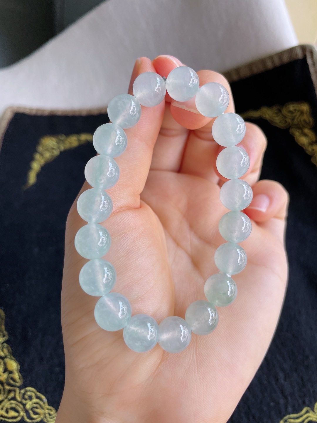 缅甸天然翡翠A货，冰淡绿手串，尺寸：9.7mm。【编4301】