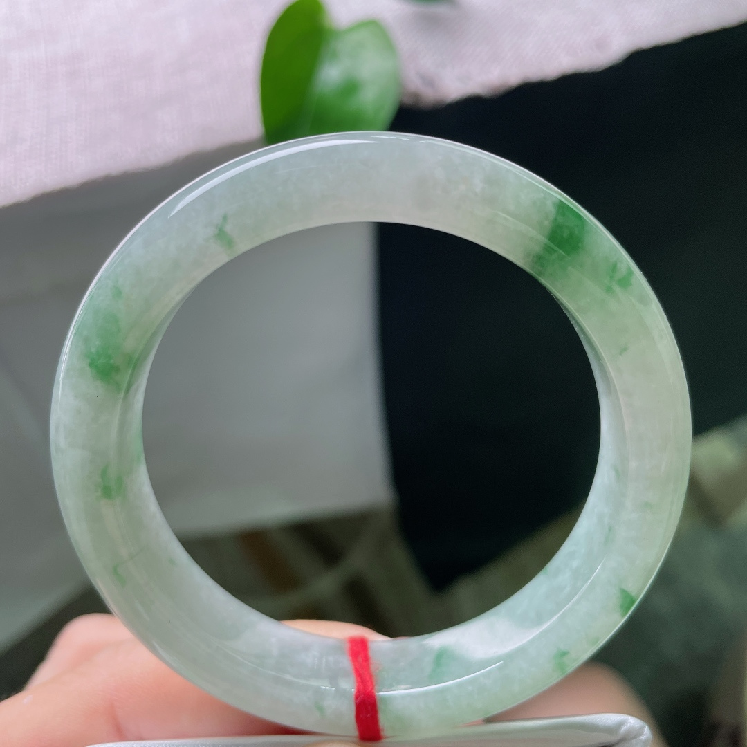 57/12/9.0，飘花正圈，整圈飘灵动鲜绿丝花，水润清新自带柔和柔光，无裂，ss50754a