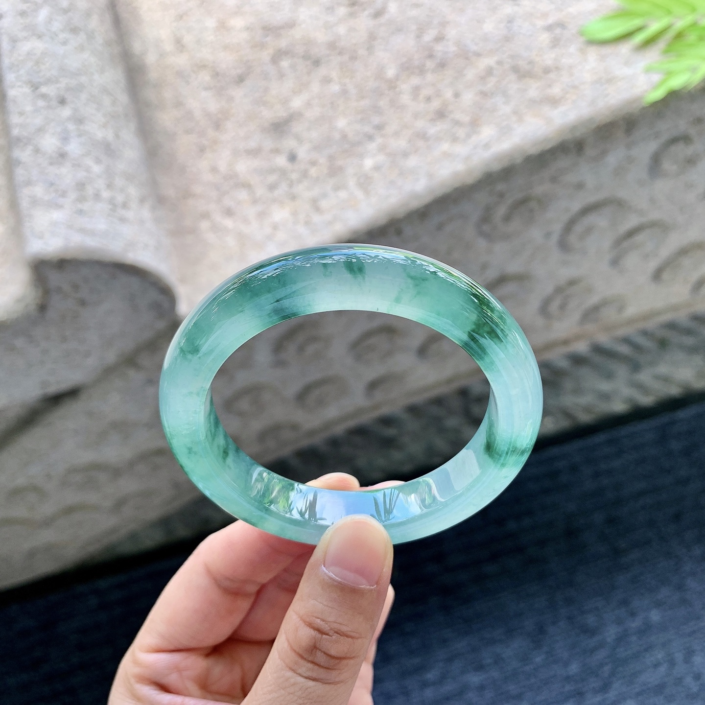 正圈52 53【圈口】52.3/11.3/8.6【编码】BM062334【描述】冰飘花，水润，种老，细腻，无裂