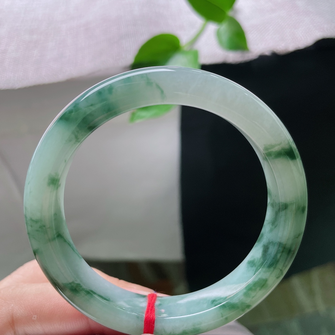 56.2/12.1/8.8，飘花正圈，细腻，水润，意境飘花，耐看永不过时 ，把山间云雾戴在手腕 ，无裂，ss53894a
