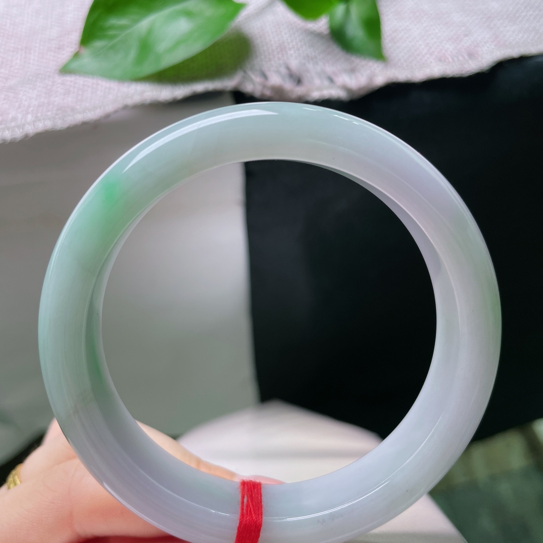 56.9/13/8.5，淡春彩正圈，水头好，质地温润细腻，绰约多姿，有纹，ss54839a