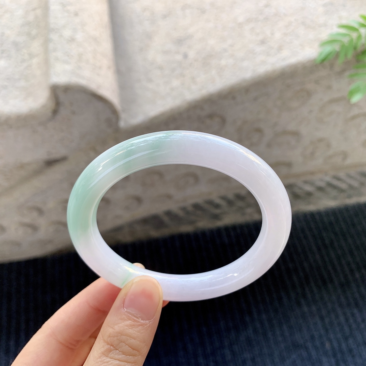 圆条55 56 57【圈口】56.8/10.2/9.4【编码】Y01060683【描述】春彩，种老，细腻，无裂