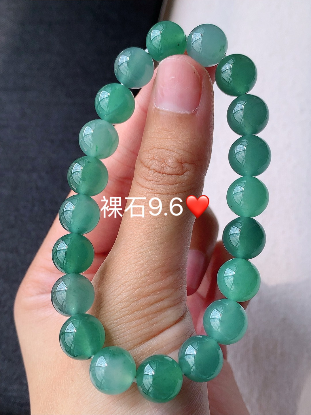 ️️冰蓝圆珠手串 底子细腻水润 色泽鲜甜 佩戴简单大方，9.6
